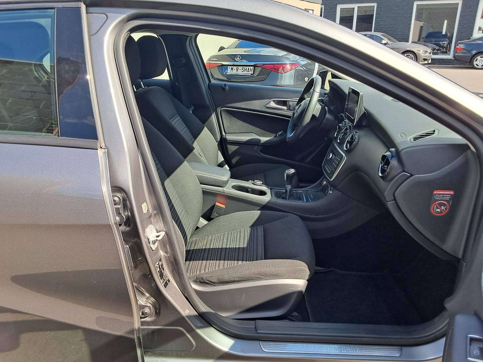 Mercedes-Benz A 180 A 180d Edition *NAVI AIRCO 1STE EIGENAAR*