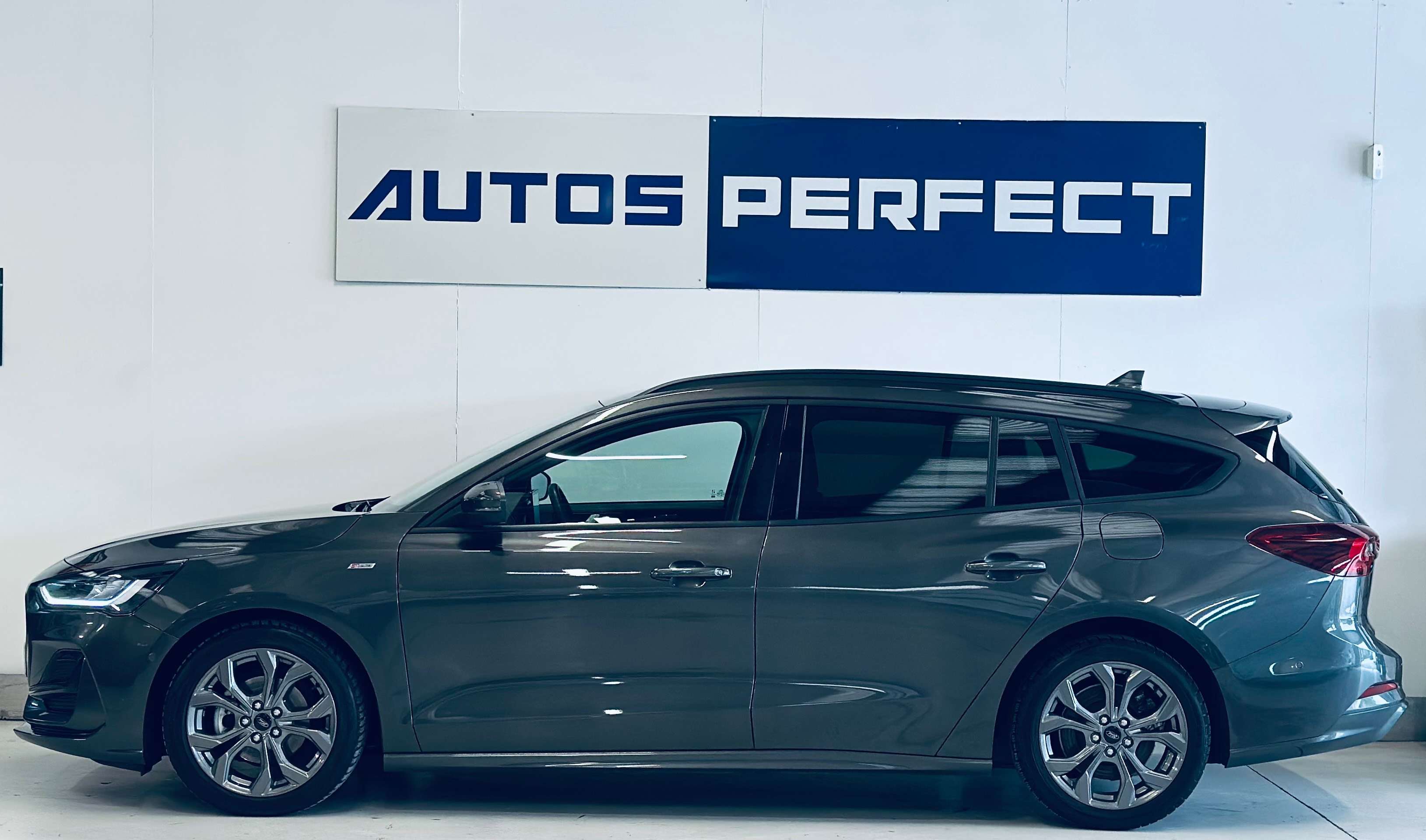 Ford Focus 1.0ST-Line BOITE AUTO HYBRID CAMERA PDC CARPLAY SIEGE + VOLANT CJAUFF