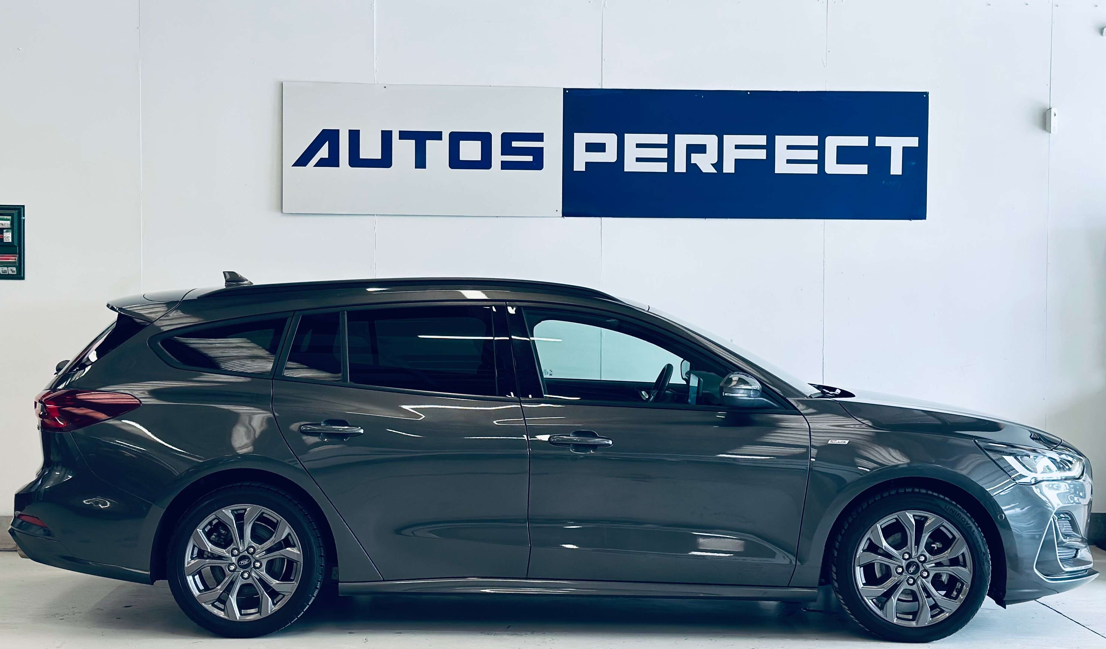 Ford Focus 1.0ST-Line BOITE AUTO HYBRID CAMERA PDC CARPLAY SIEGE + VOLANT CJAUFF