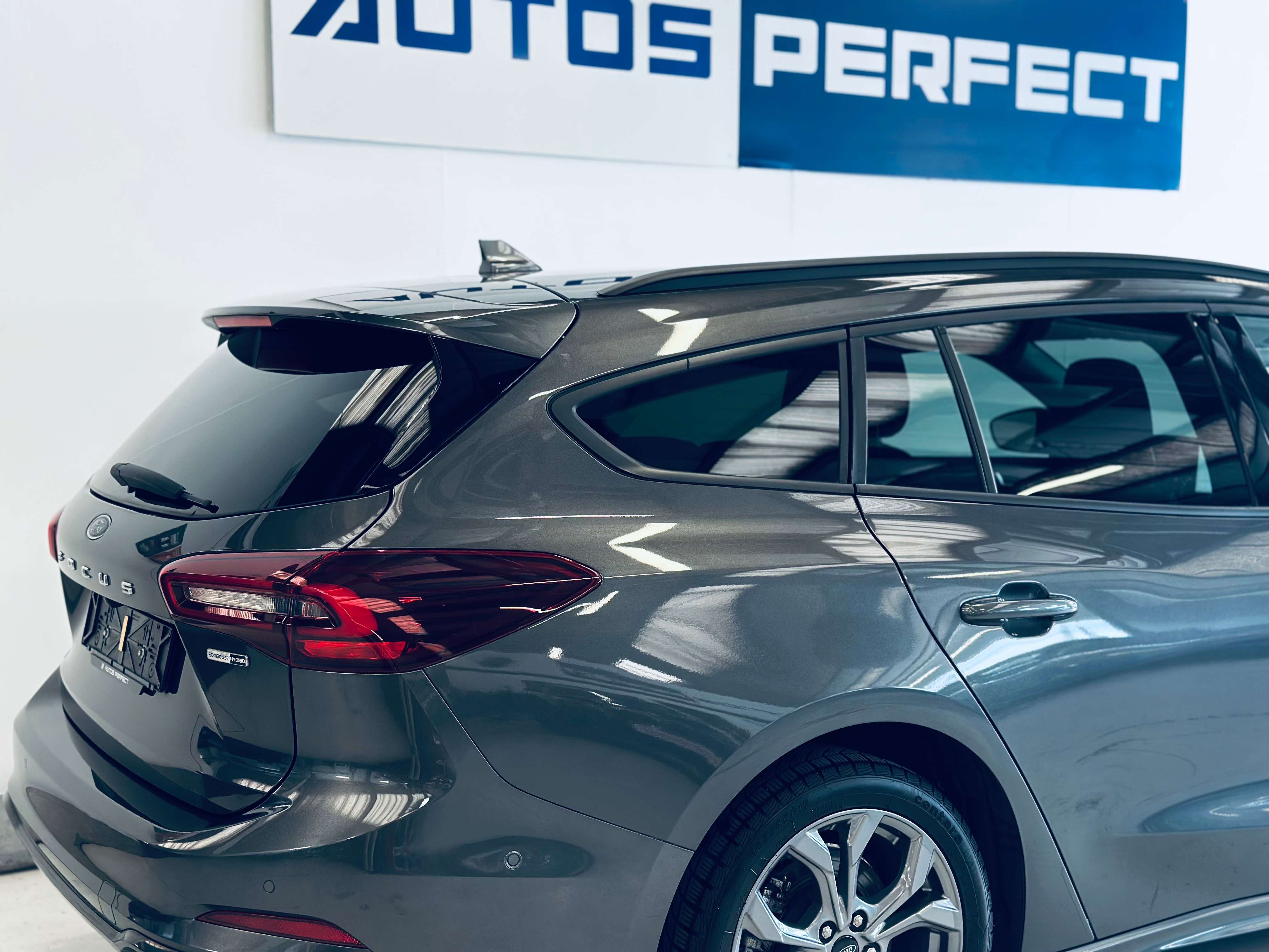Ford Focus 1.0ST-Line BOITE AUTO HYBRID CAMERA PDC CARPLAY SIEGE + VOLANT CJAUFF