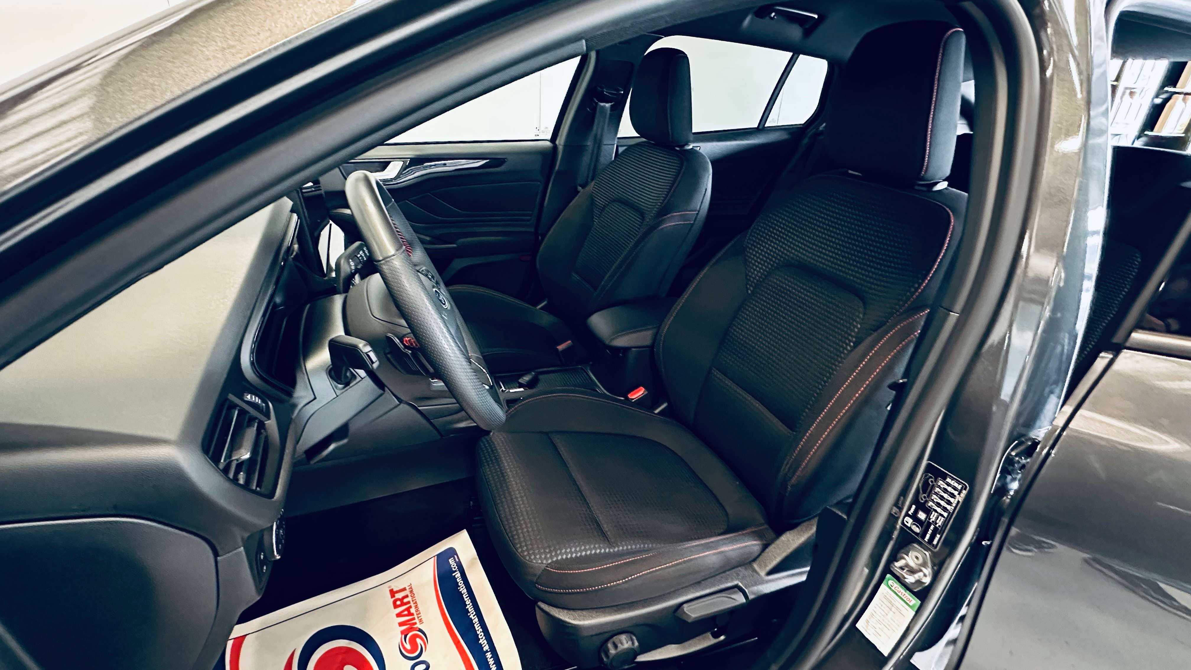 Ford Focus 1.0ST-Line BOITE AUTO HYBRID CAMERA PDC CARPLAY SIEGE + VOLANT CJAUFF