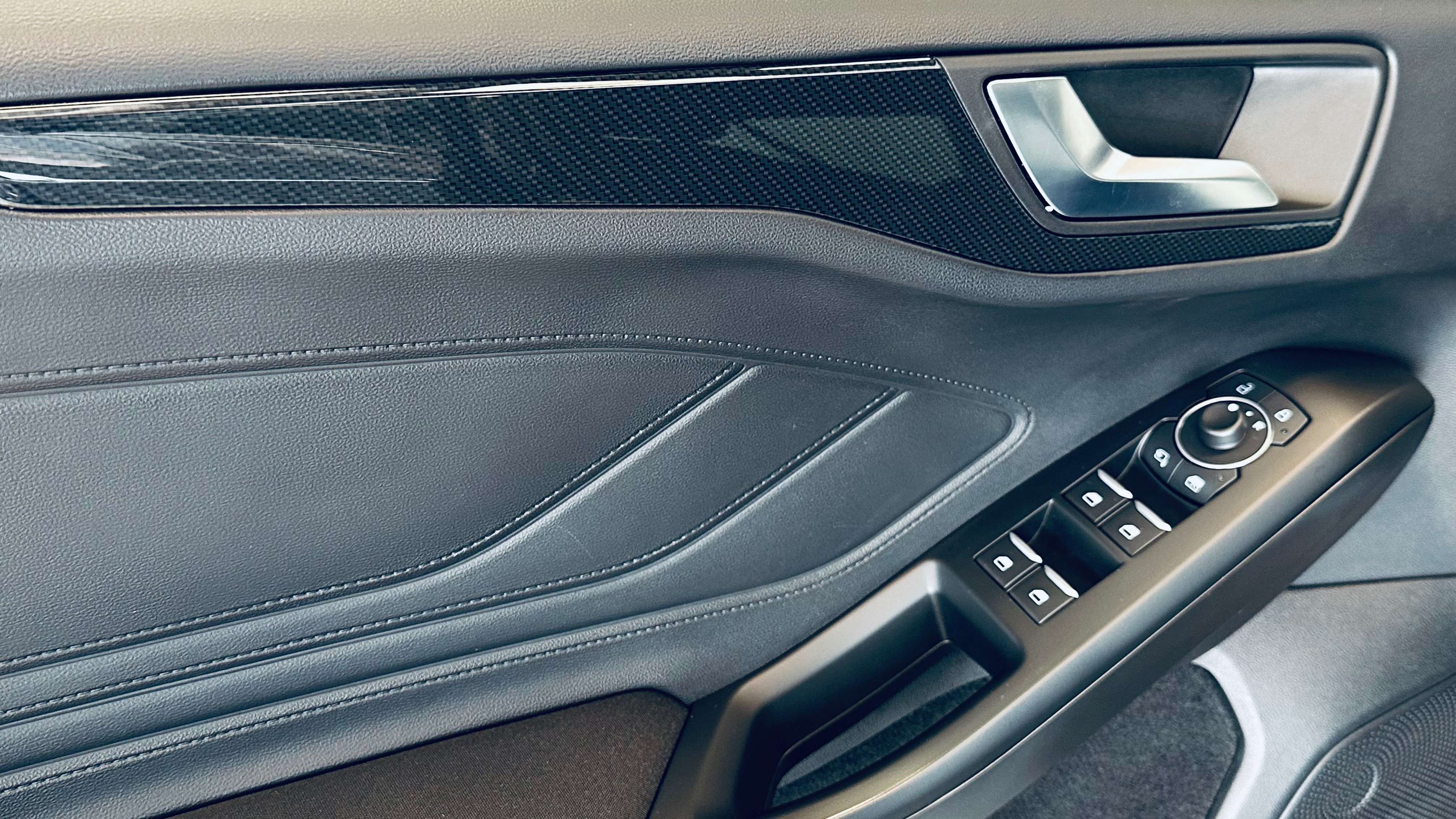 Ford Focus 1.0ST-Line BOITE AUTO HYBRID CAMERA PDC CARPLAY SIEGE + VOLANT CJAUFF