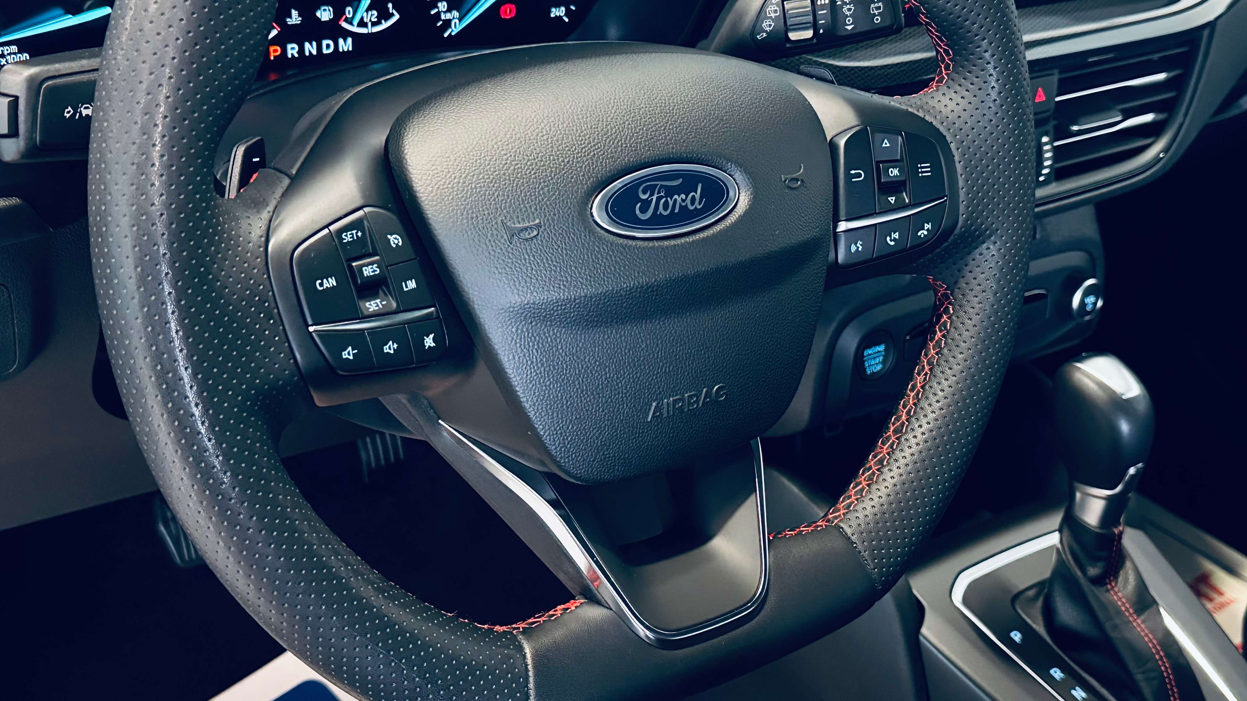 Ford Focus 1.0ST-Line BOITE AUTO HYBRID CAMERA PDC CARPLAY SIEGE + VOLANT CJAUFF