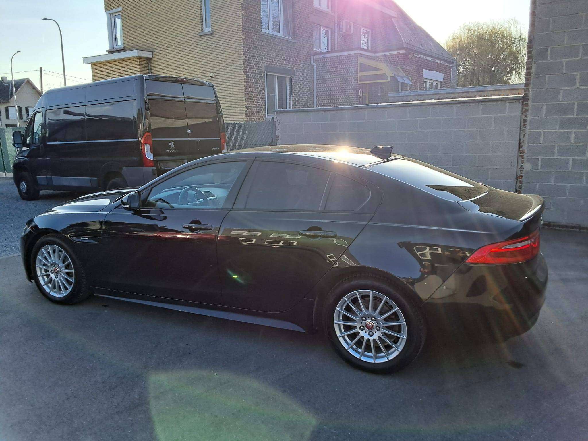 Jaguar XE 2.0 D E-Performance P R-SPORT NAVI CAM PARKH V&A