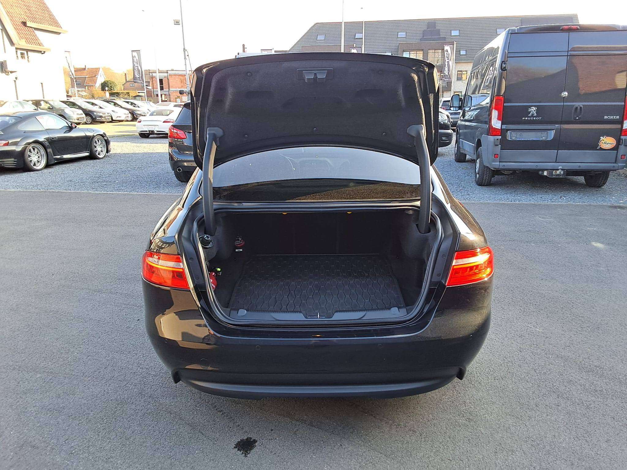 Jaguar XE 2.0 D E-Performance P R-SPORT NAVI CAM PARKH V&A
