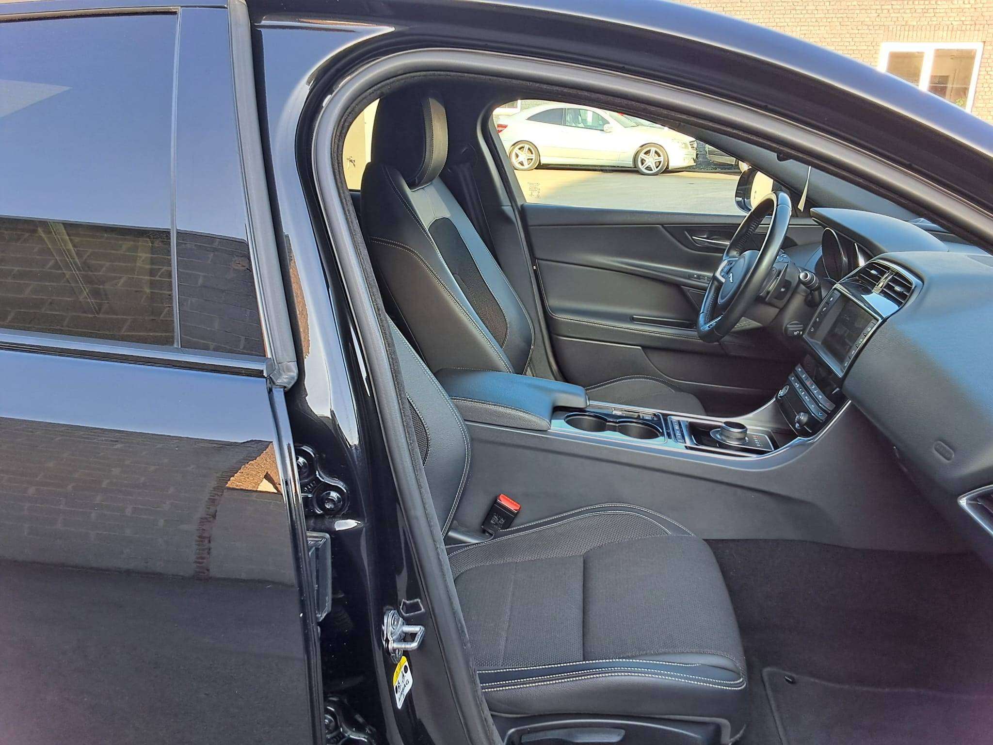 Jaguar XE 2.0 D E-Performance P R-SPORT NAVI CAM PARKH V&A