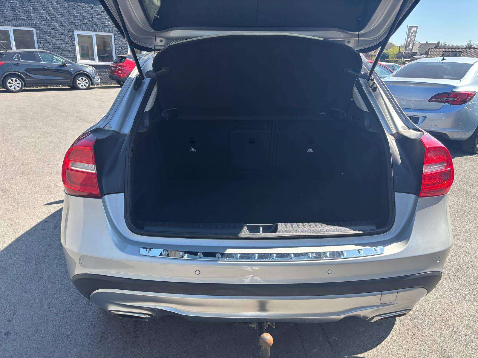 Mercedes-Benz GLA 180 i X156 Activity Edition*NAV PARKSENSOR CRUISE BT