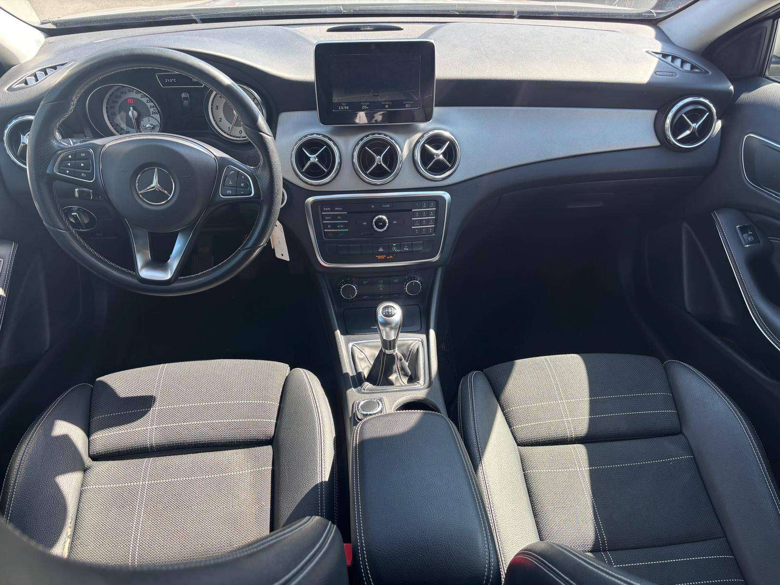 Mercedes-Benz GLA 180 i X156 Activity Edition*NAV PARKSENSOR CRUISE BT