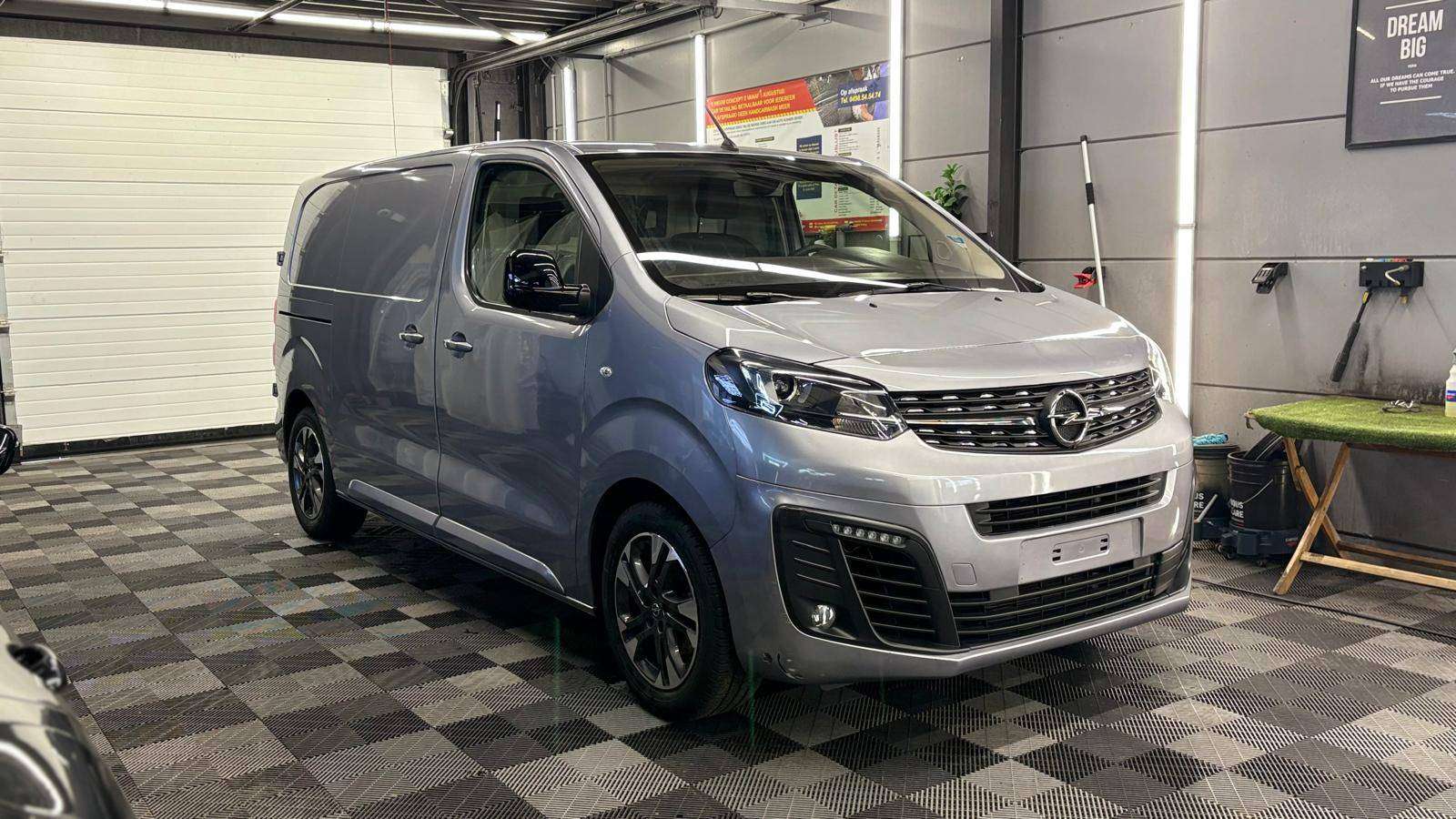 Opel Vivaro VIVARO 2.0d AUTOMATIQUE bj. 2022 31000km