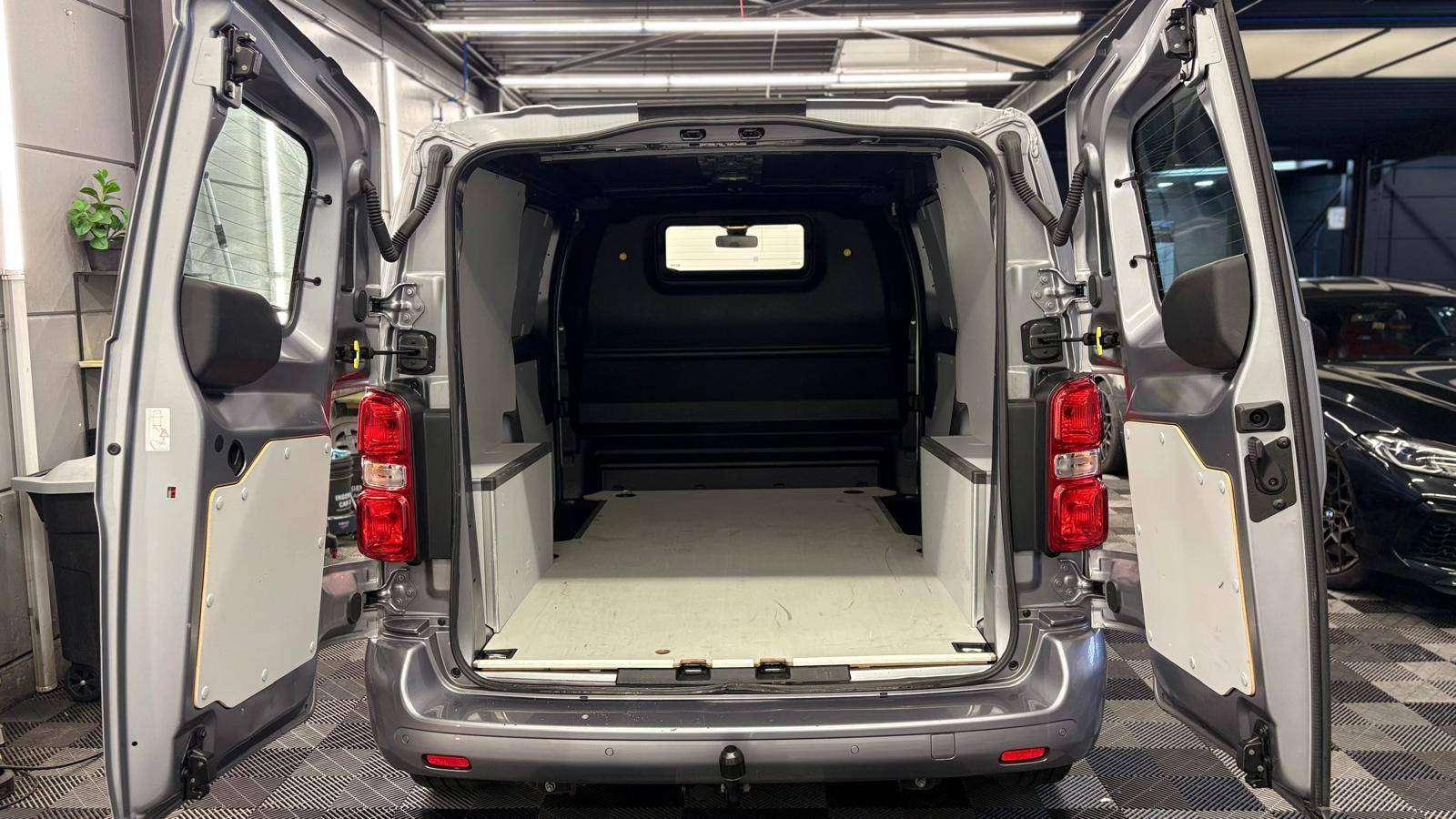 Opel Vivaro VIVARO 2.0d AUTOMATIQUE bj. 2022 31000km