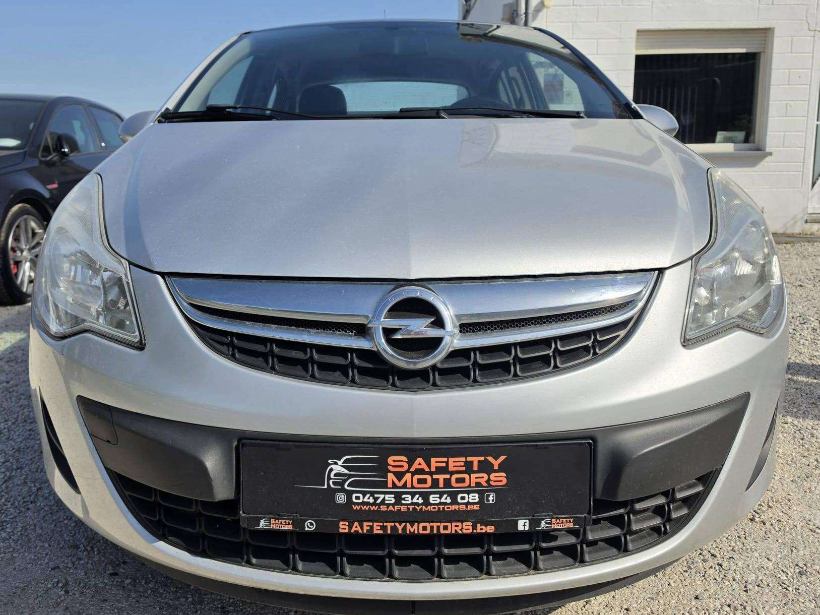 Opel Corsa Corsa 1.2i Essentia 5 portes garantie 12 mois
