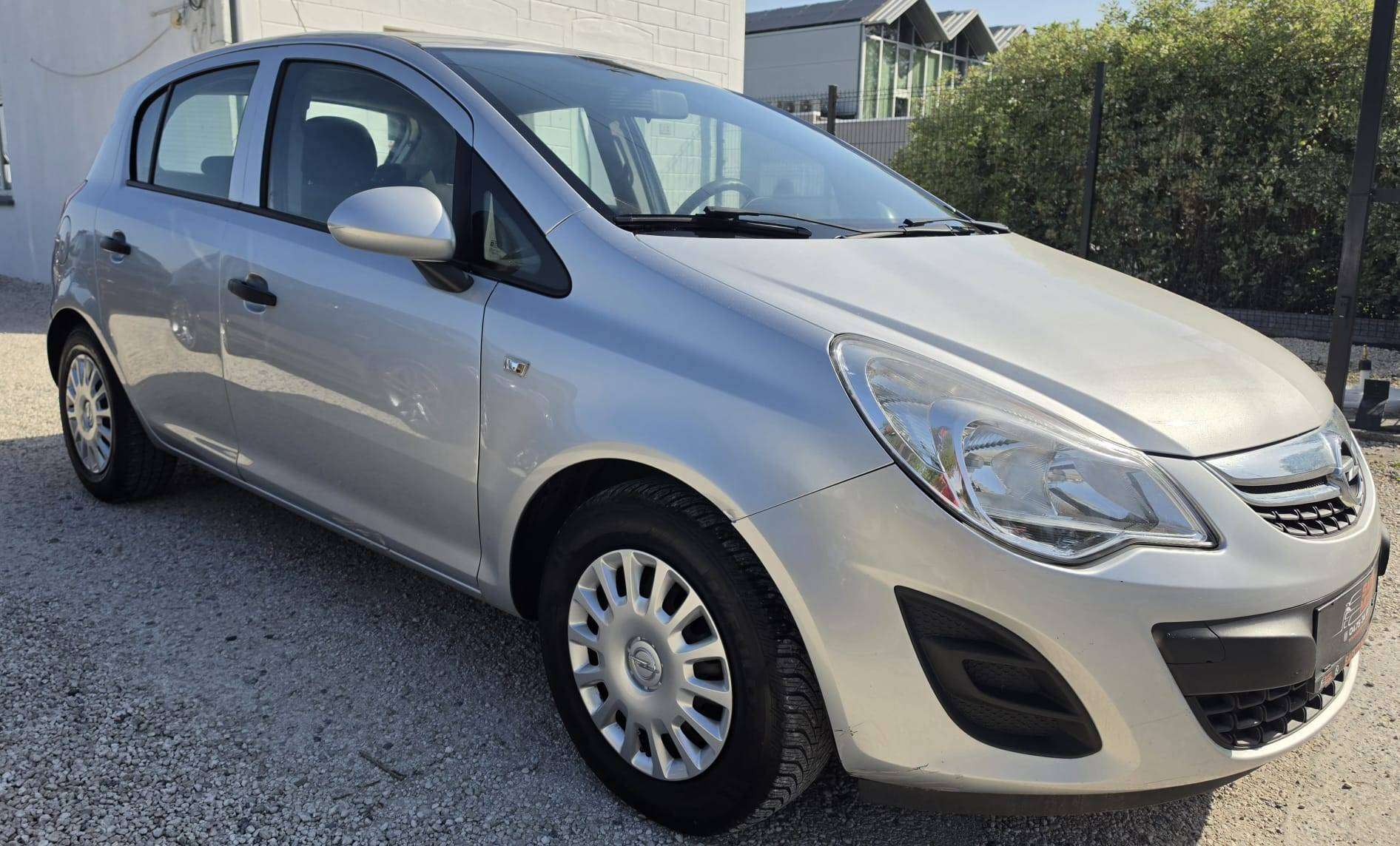 Opel Corsa Corsa 1.2i Essentia 5 portes garantie 12 mois
