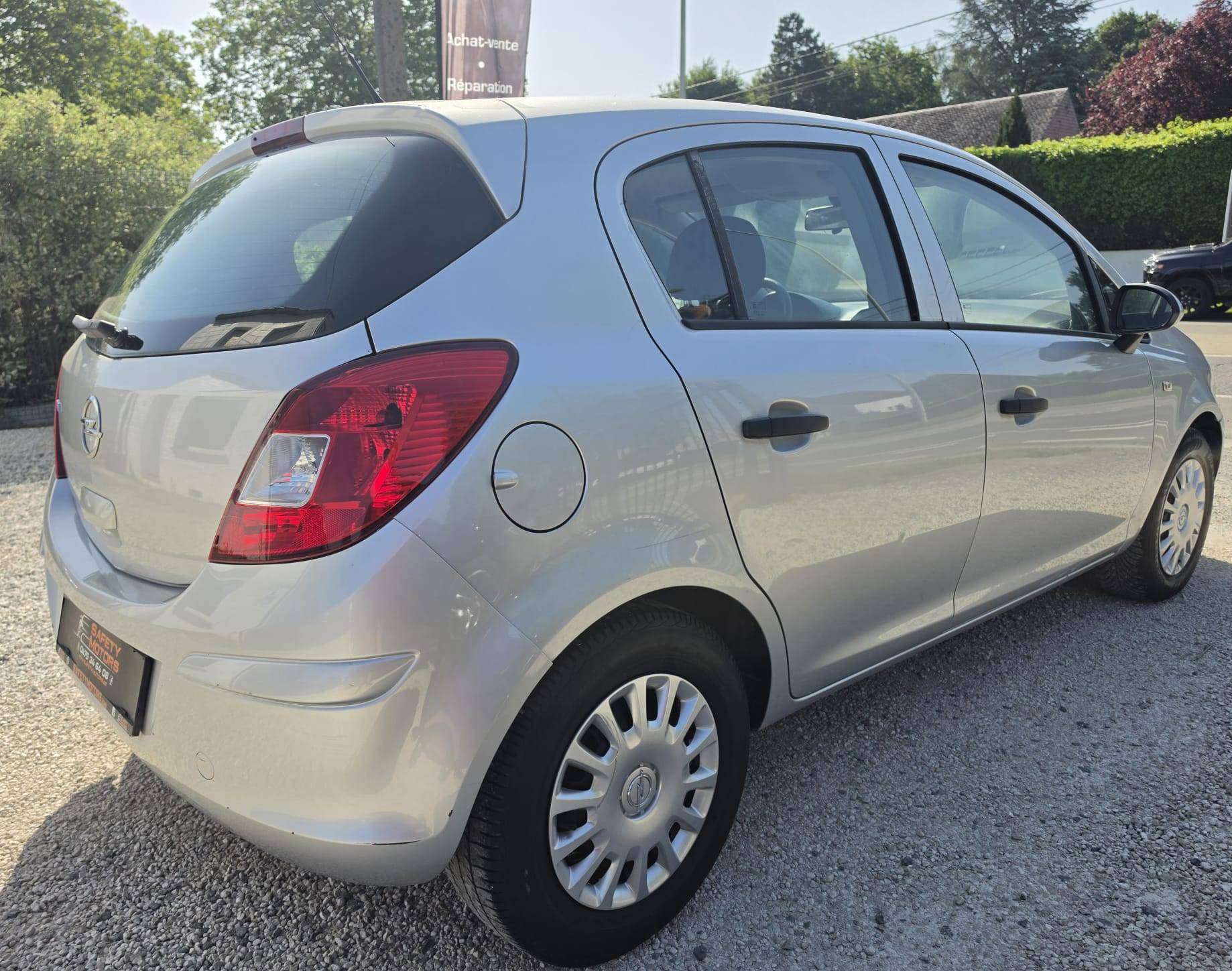 Opel Corsa Corsa 1.2i Essentia 5 portes garantie 12 mois