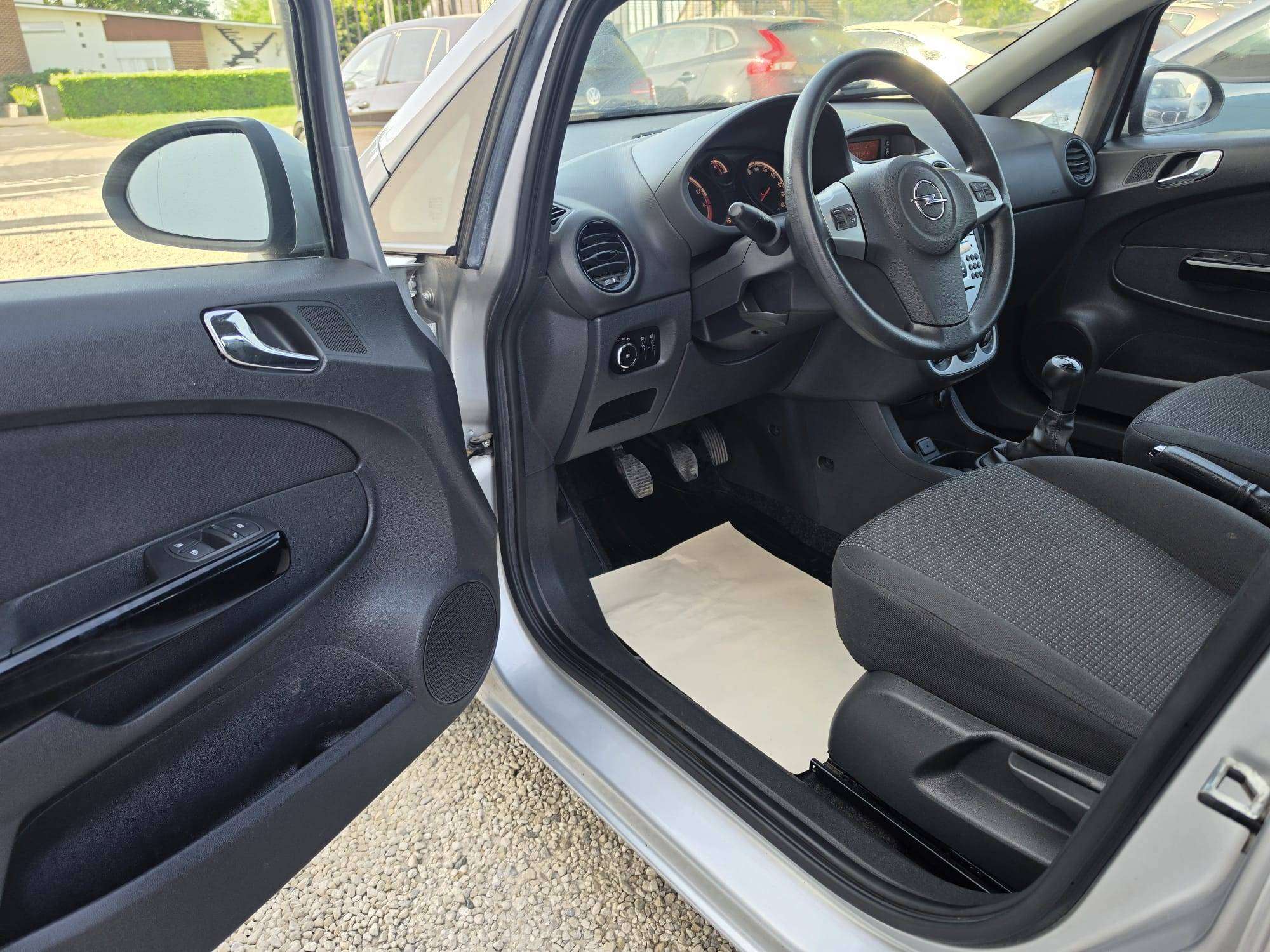 Opel Corsa Corsa 1.2i Essentia 5 portes garantie 12 mois