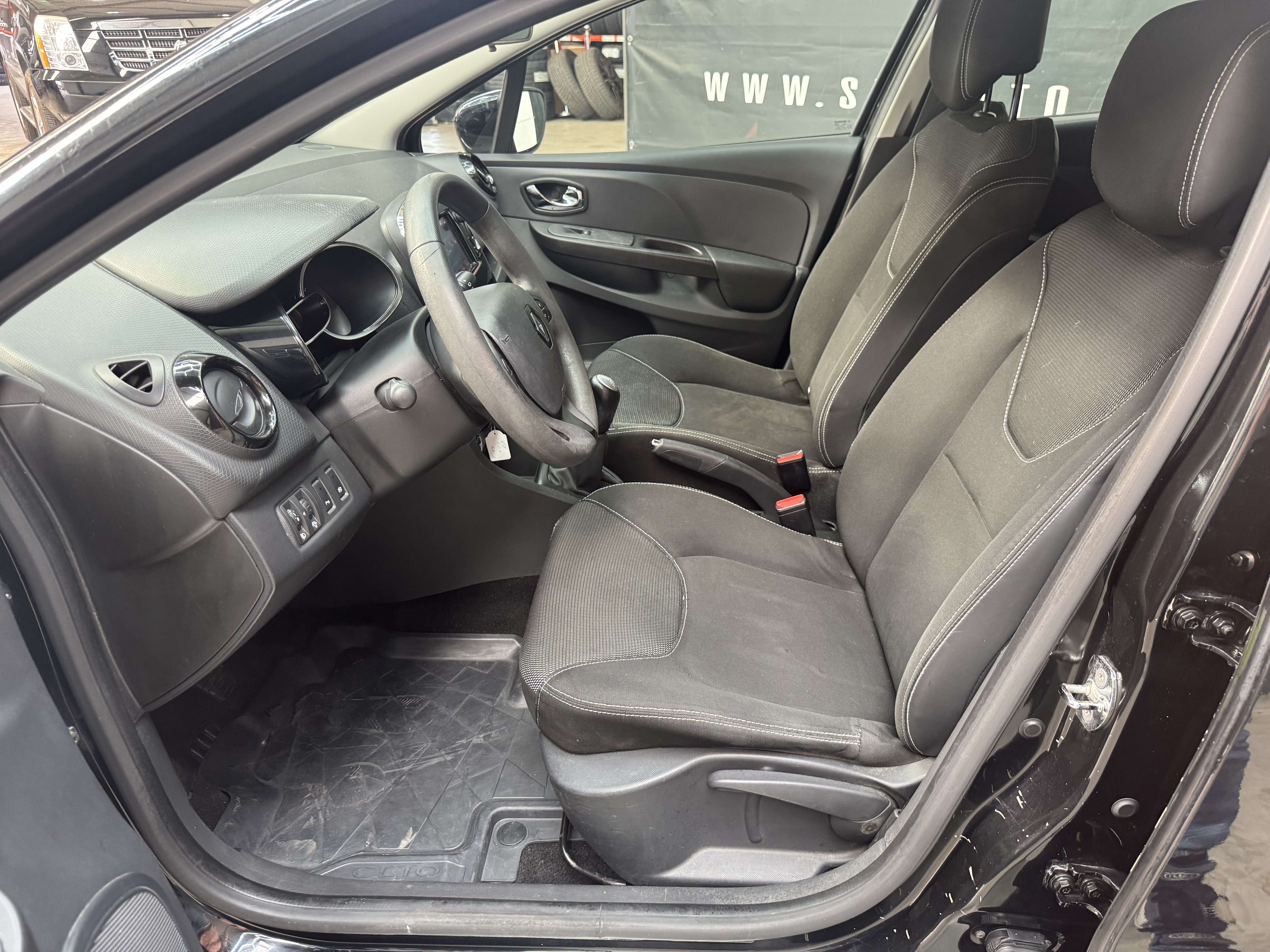 Renault Clio **EXPORT MARCHAND **