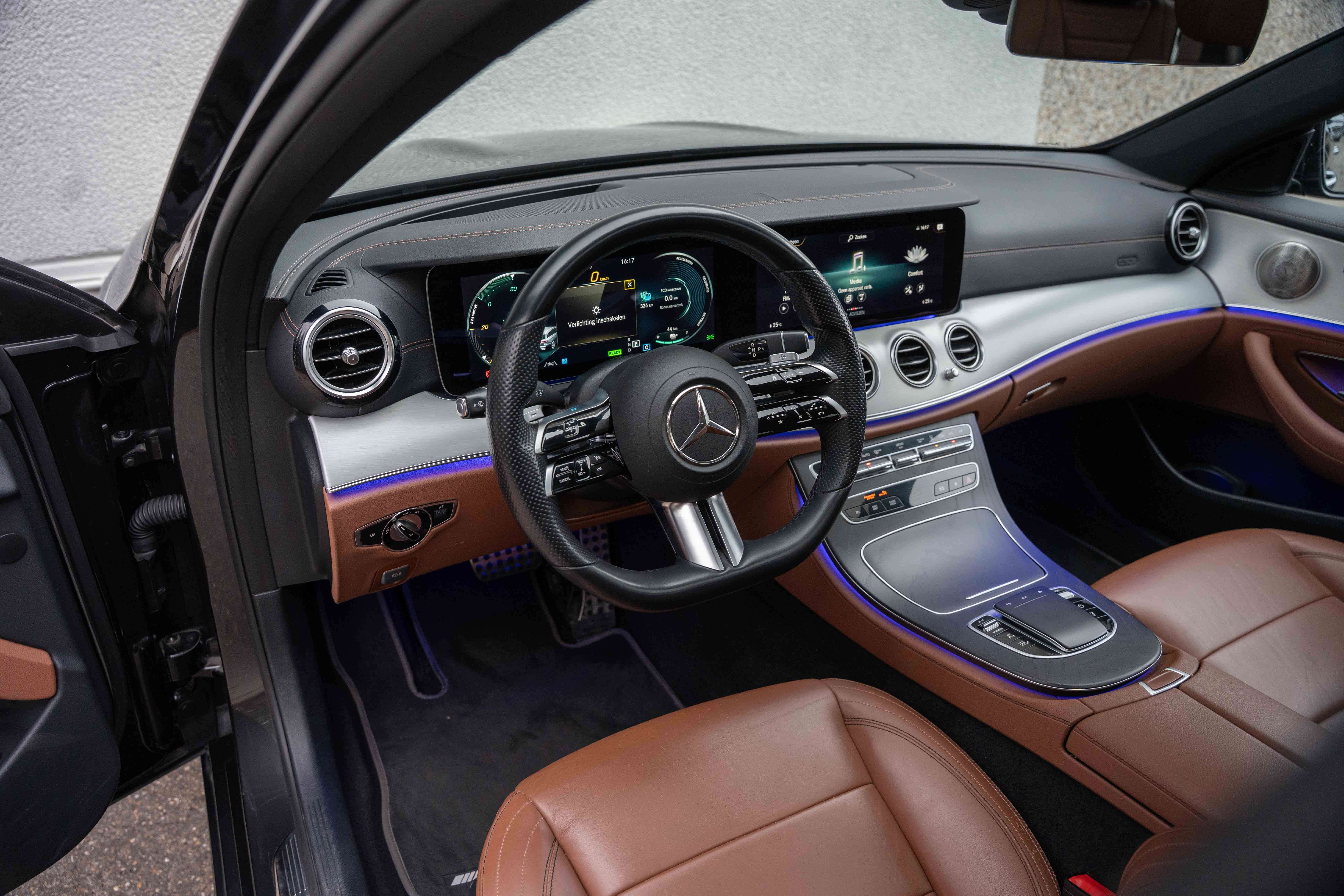 Mercedes-Benz E 300 de Touring AMG/PANO/MULTIBEAM/HUD/BURMESTER/NAPPA/360°