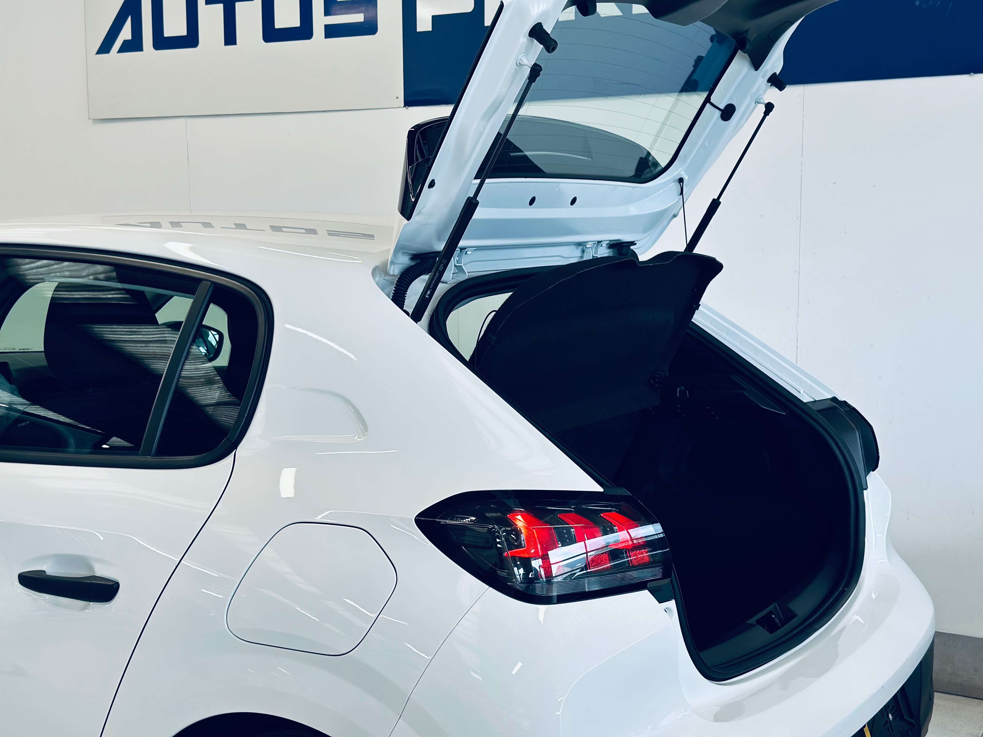 Peugeot 208 1.5 LIM CRUISE CLIM BLUETOOTH ISOFIX