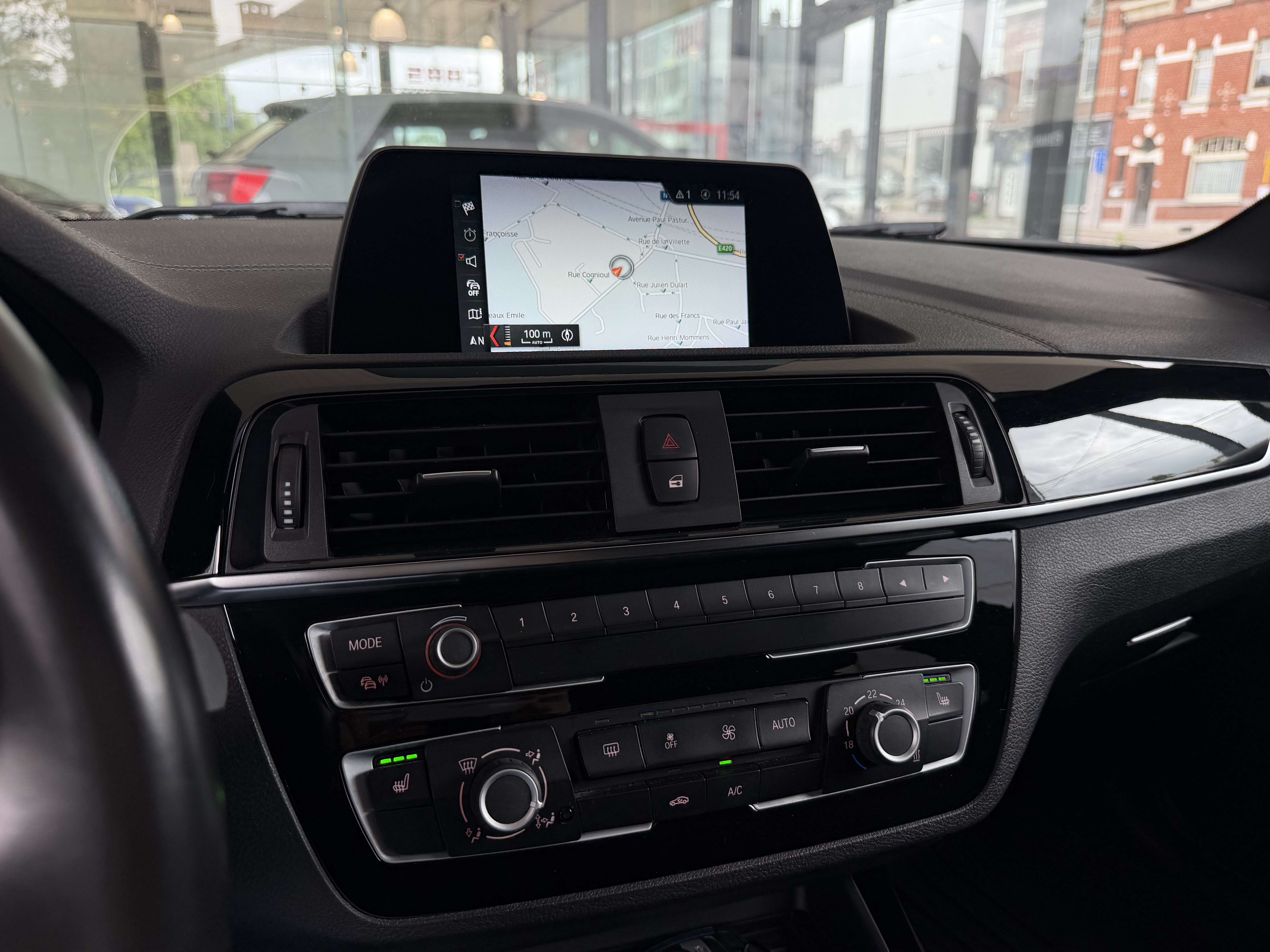BMW 116 i Look 140i (PACK M) BIXENON-CUIR CHAUFF.-GPS-JA18-GAR 12MOIS