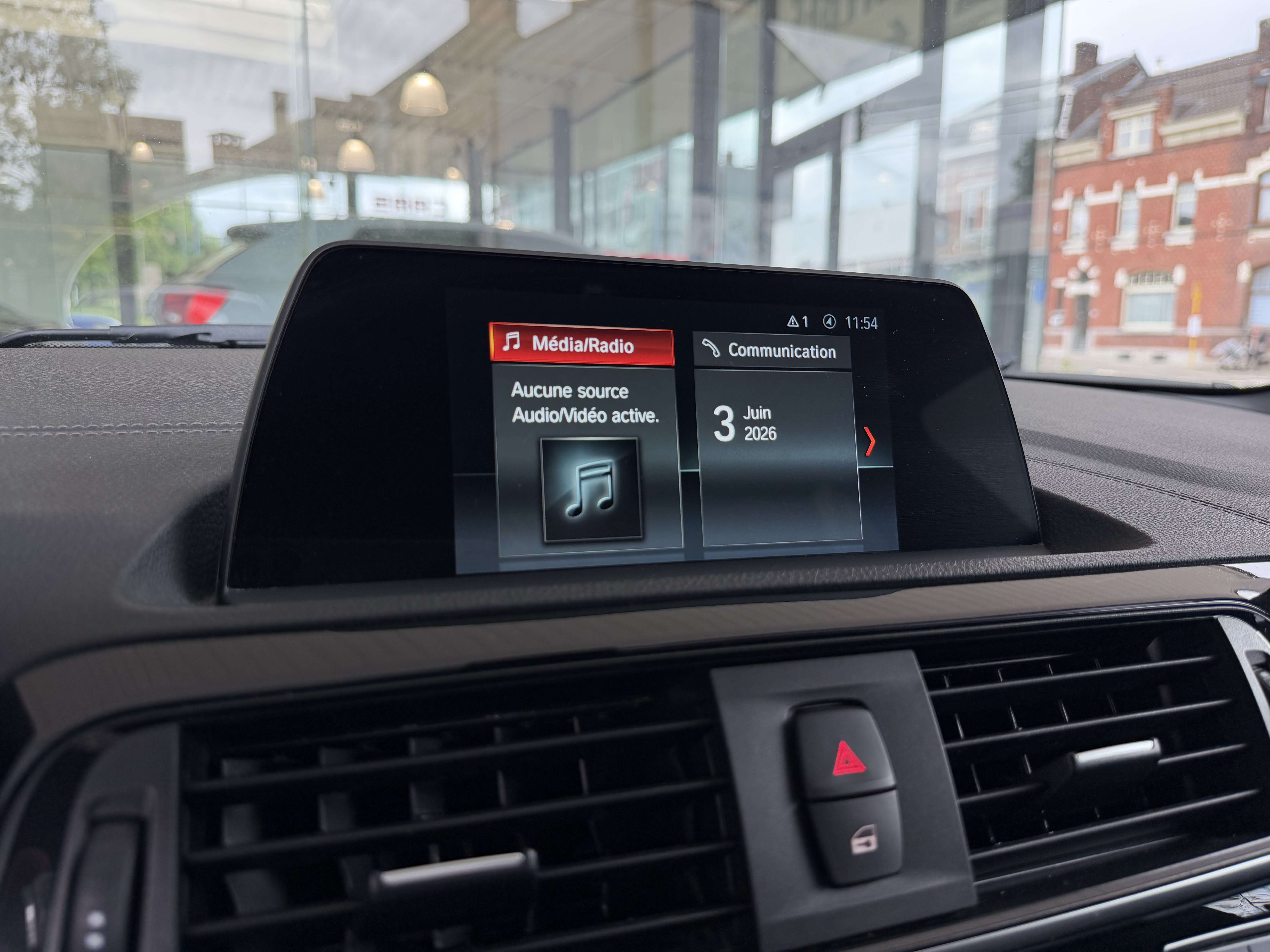BMW 116 i Look 140i (PACK M) BIXENON-CUIR CHAUFF.-GPS-JA18-GAR 12MOIS