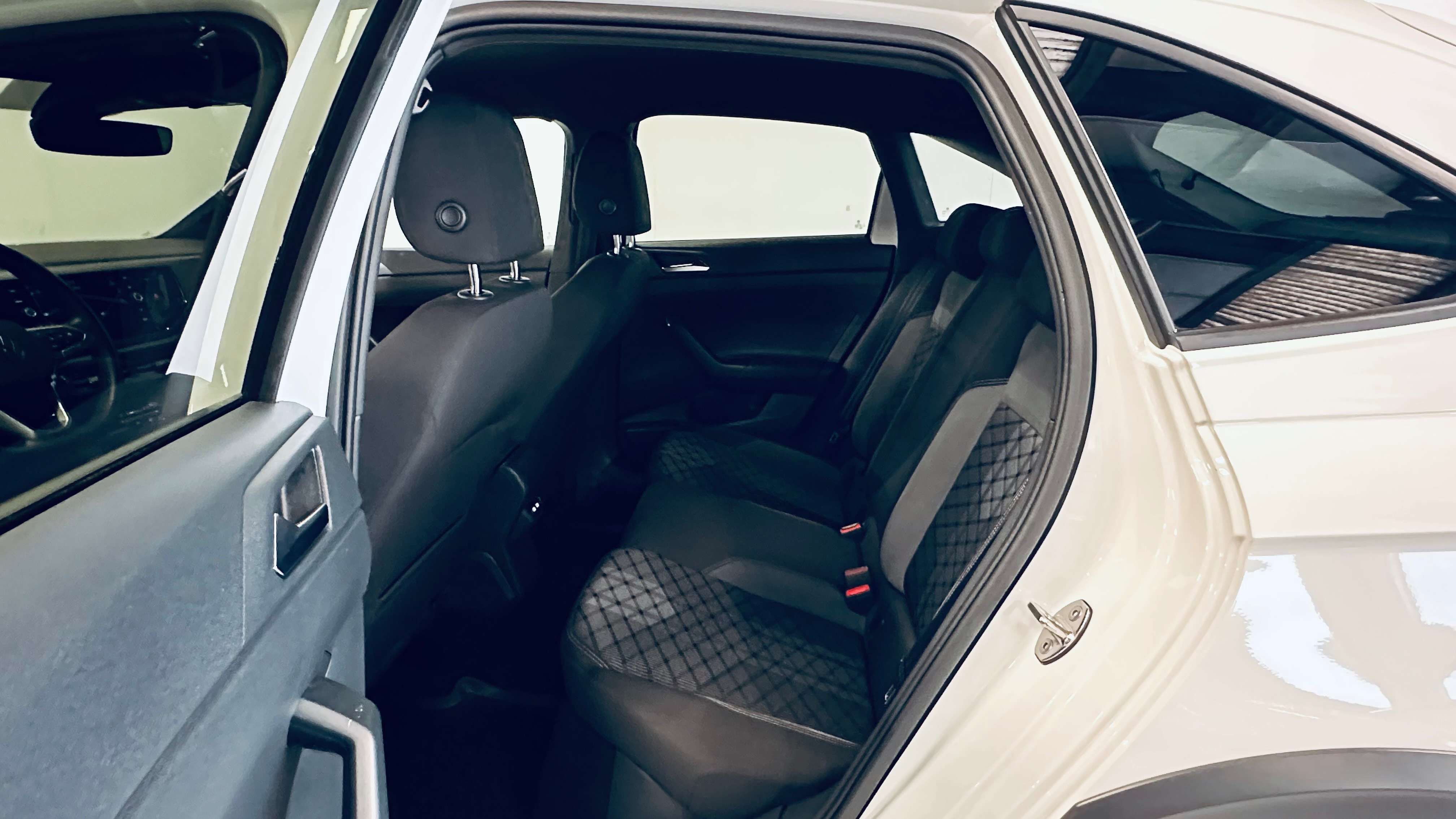 Volkswagen Taigo 1.0 TSI R-Line DSG VIRTUAL COCKPIT NAVI CAMERA JA 17