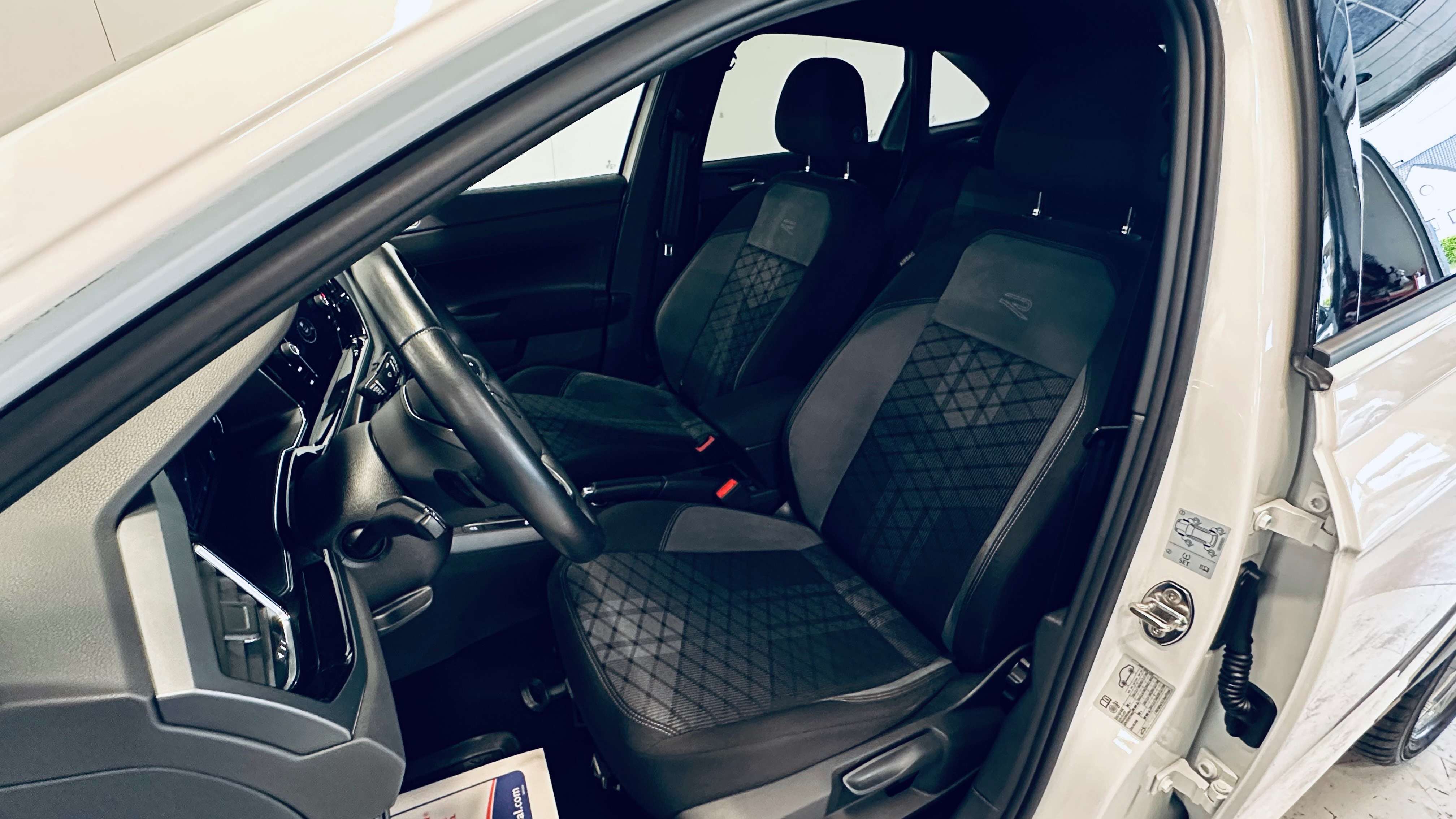 Volkswagen Taigo 1.0 TSI R-Line DSG VIRTUAL COCKPIT NAVI CAMERA JA 17