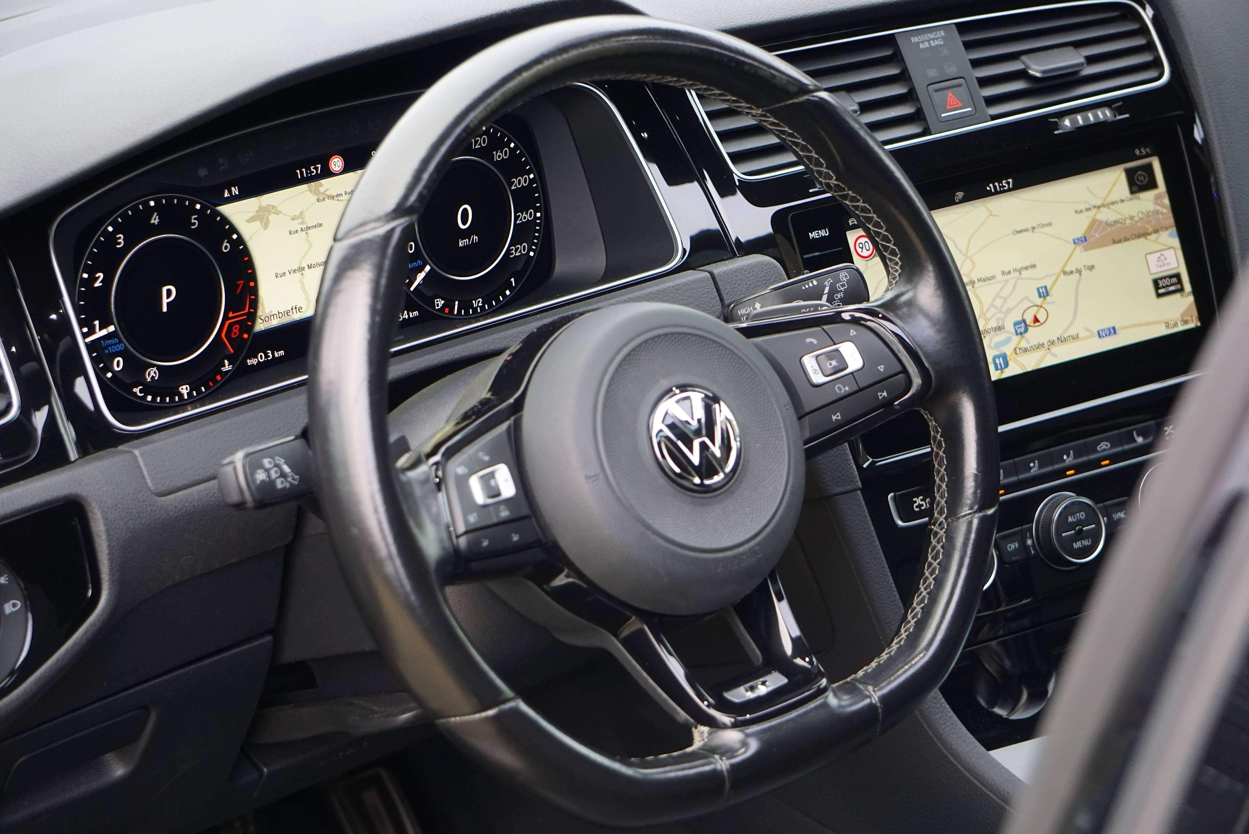Volkswagen Golf R 2.0 TSI 4Motion COCKPIT DSG PANO CAM DISTRONIC EU6