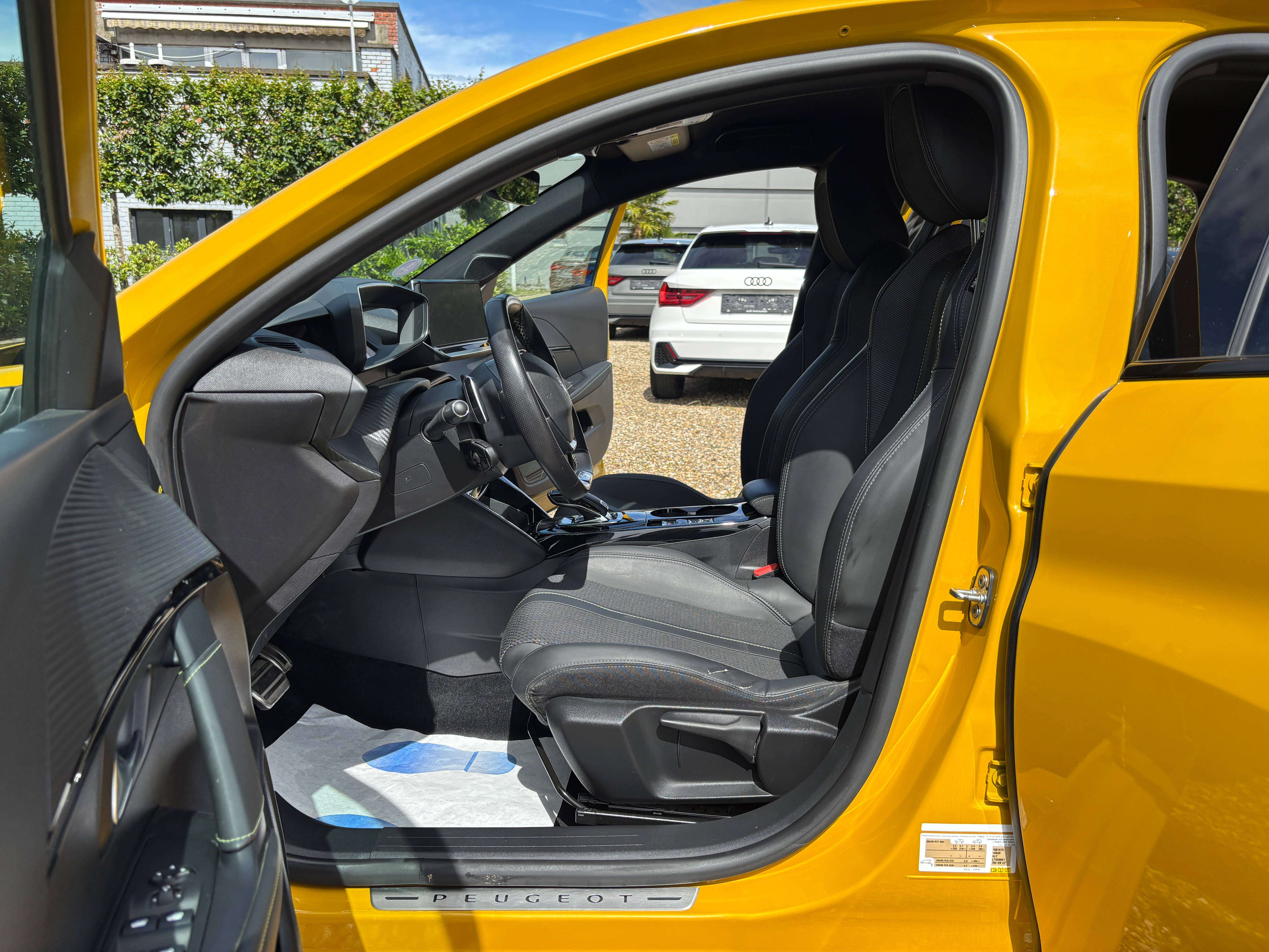 Peugeot 208 1.2 GT Line *CARPLAY*CAMERA*LED*1ER PROPRIO*GARANTIE*
