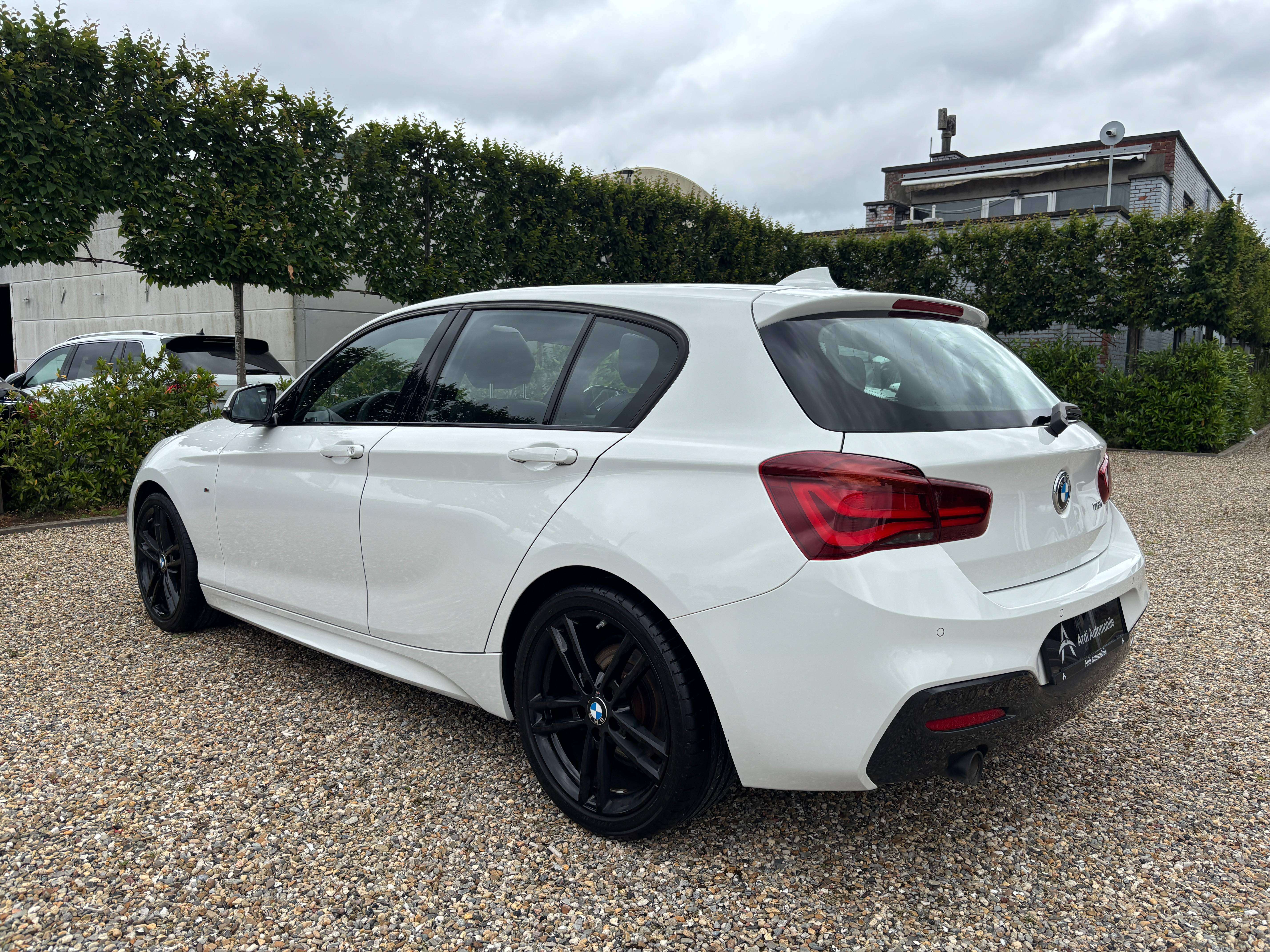 BMW 118 i *PACK M*TOIT OUV*SIEGE CHAUFF*CAPTEUR AV+AR*GARANTIE*
