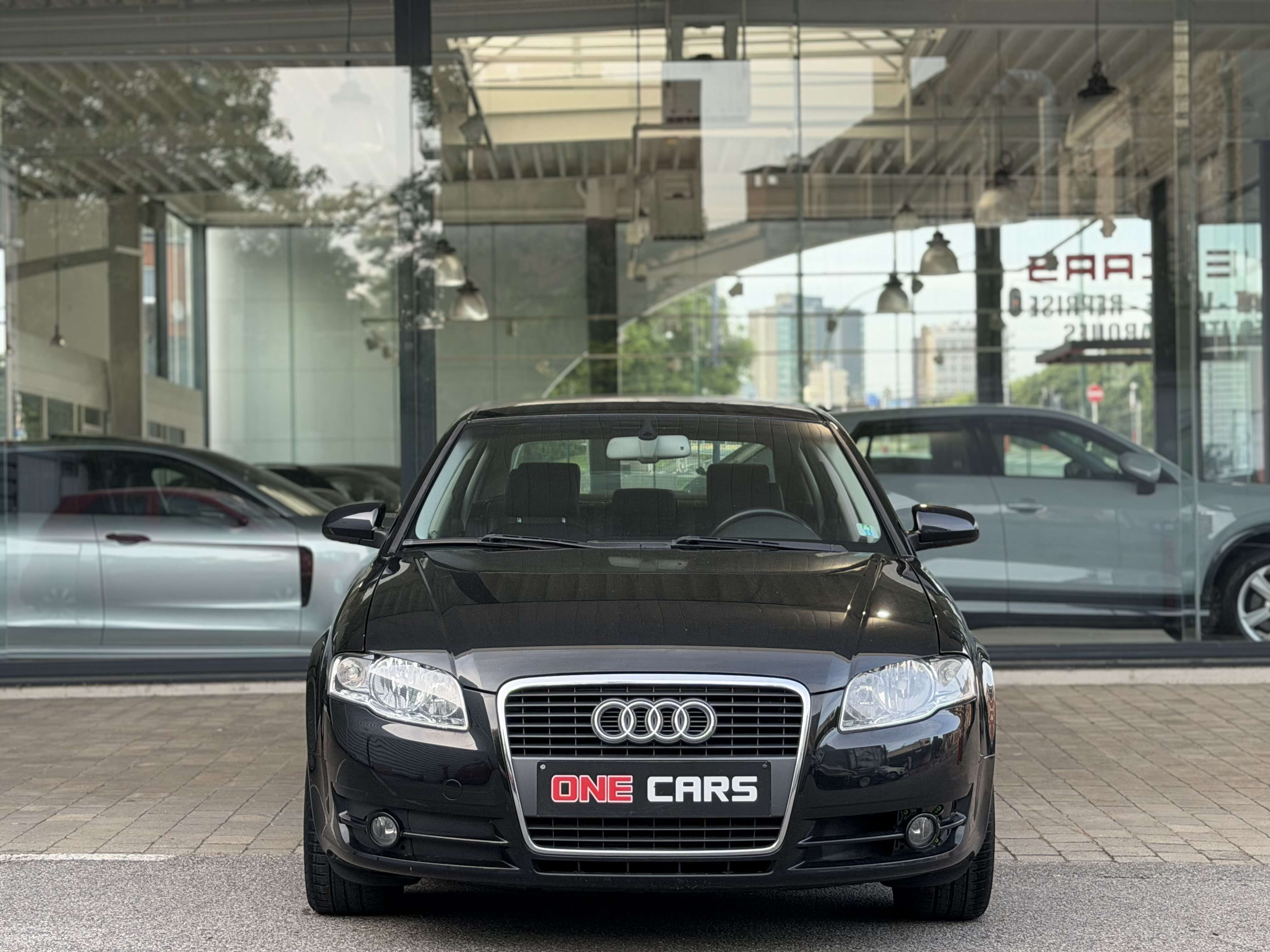 Audi A4 2.0 TDi 136cv GPS-CUIR CHAUF-CLIM-PDC-JA16-GAR 12MOIS