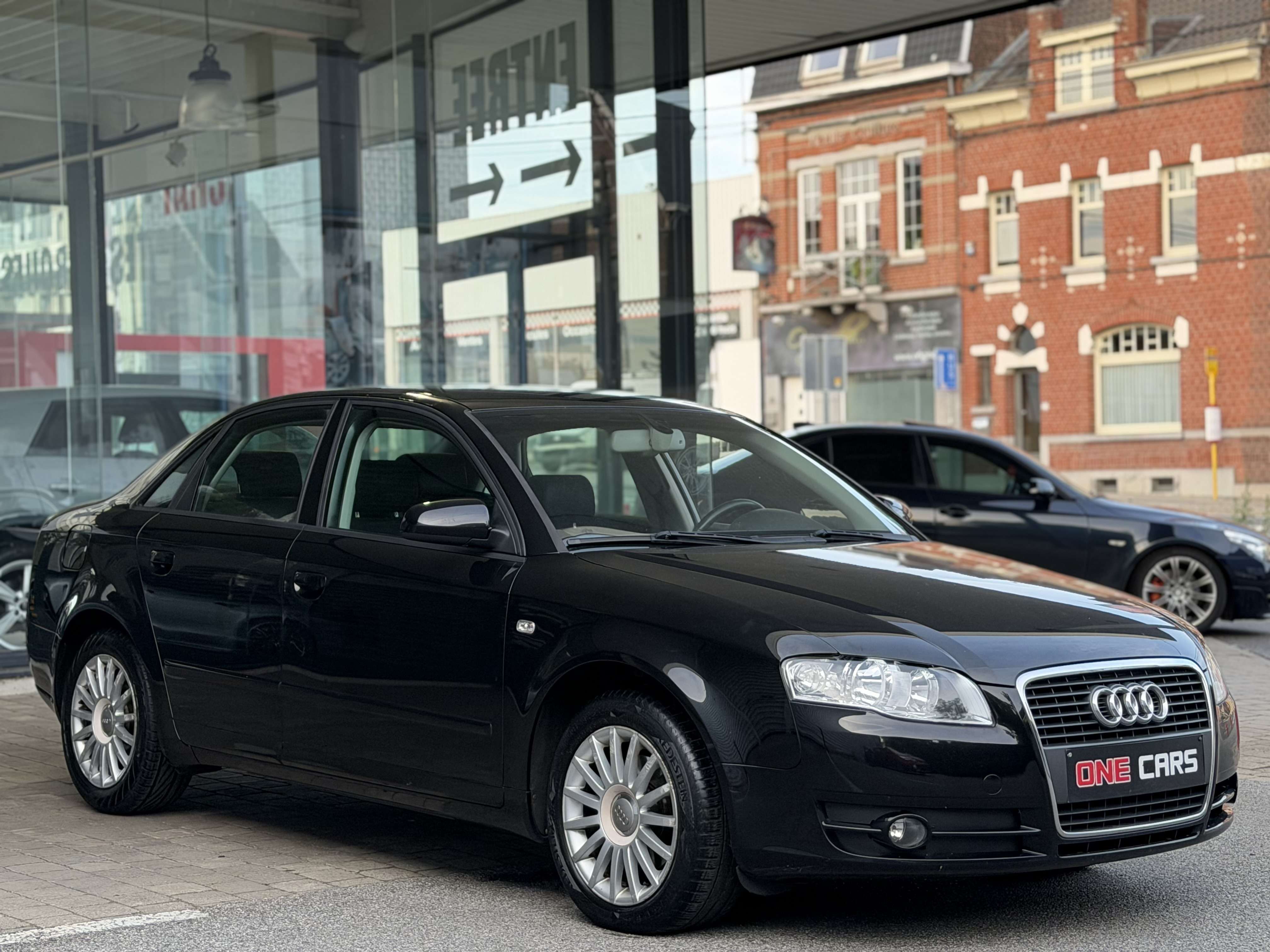 Audi A4 2.0 TDi 136cv GPS-CUIR CHAUF-CLIM-PDC-JA16-GAR 12MOIS