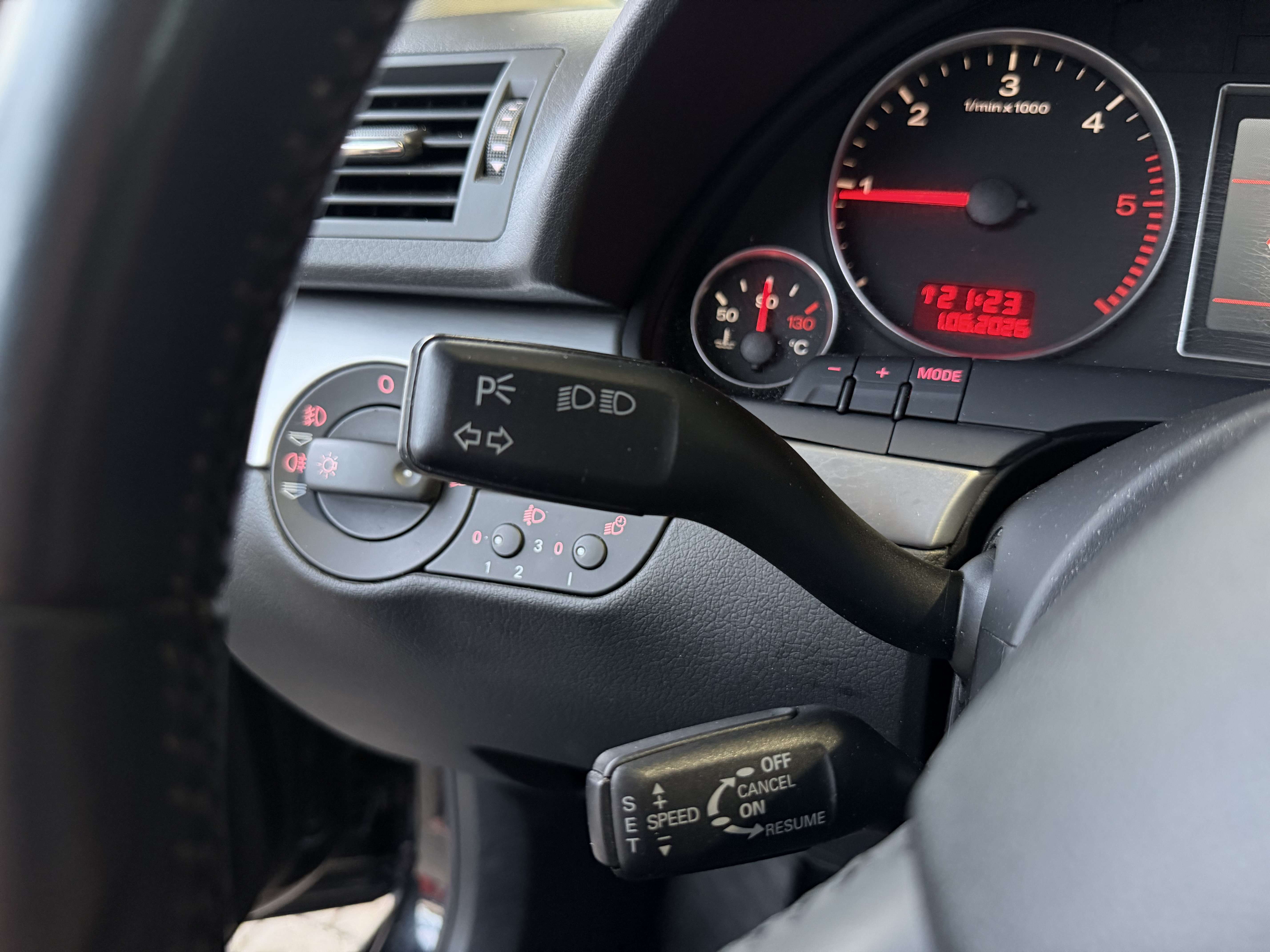 Audi A4 2.0 TDi 136cv GPS-CUIR CHAUF-CLIM-PDC-JA16-GAR 12MOIS