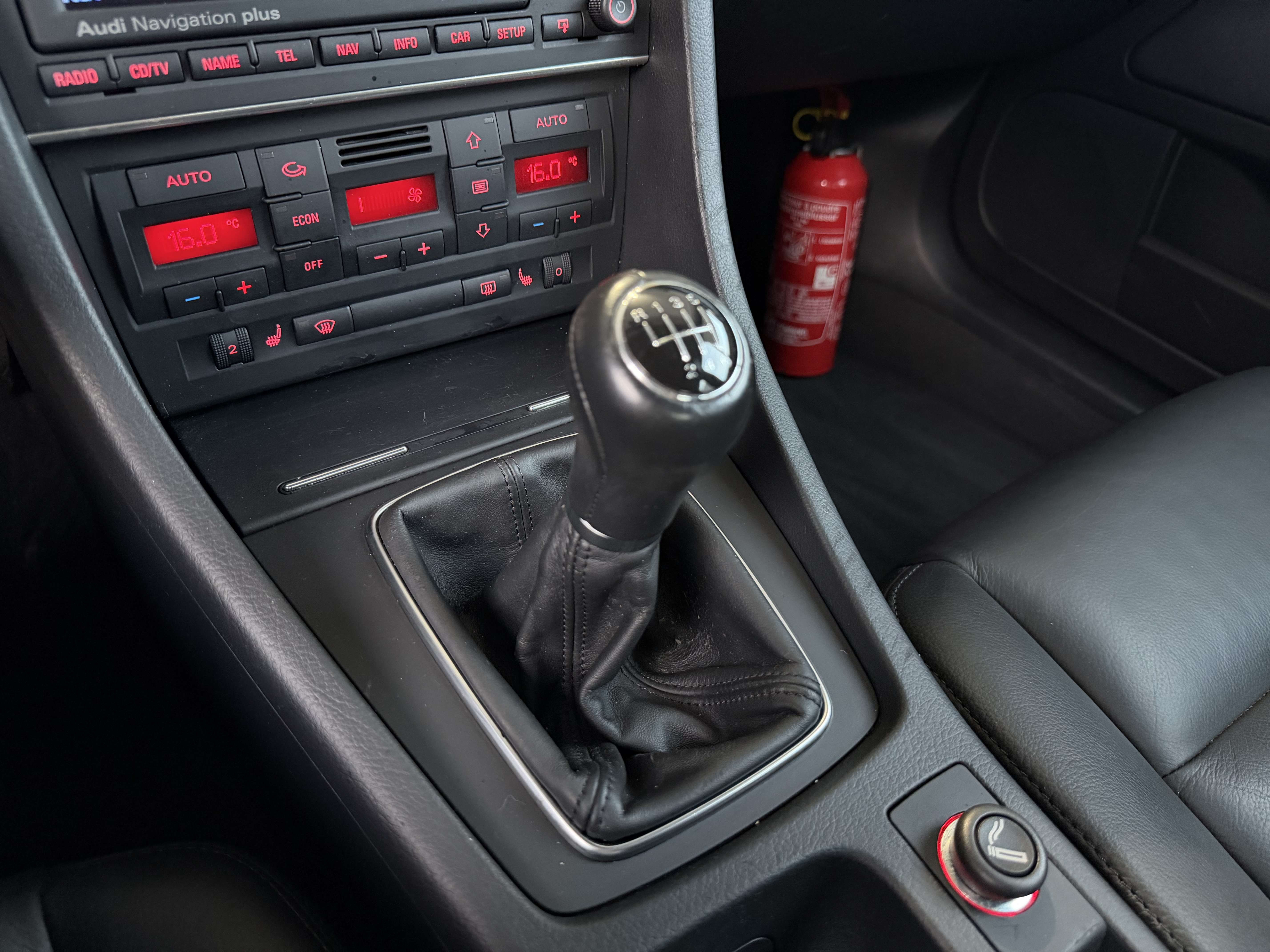 Audi A4 2.0 TDi 136cv GPS-CUIR CHAUF-CLIM-PDC-JA16-GAR 12MOIS