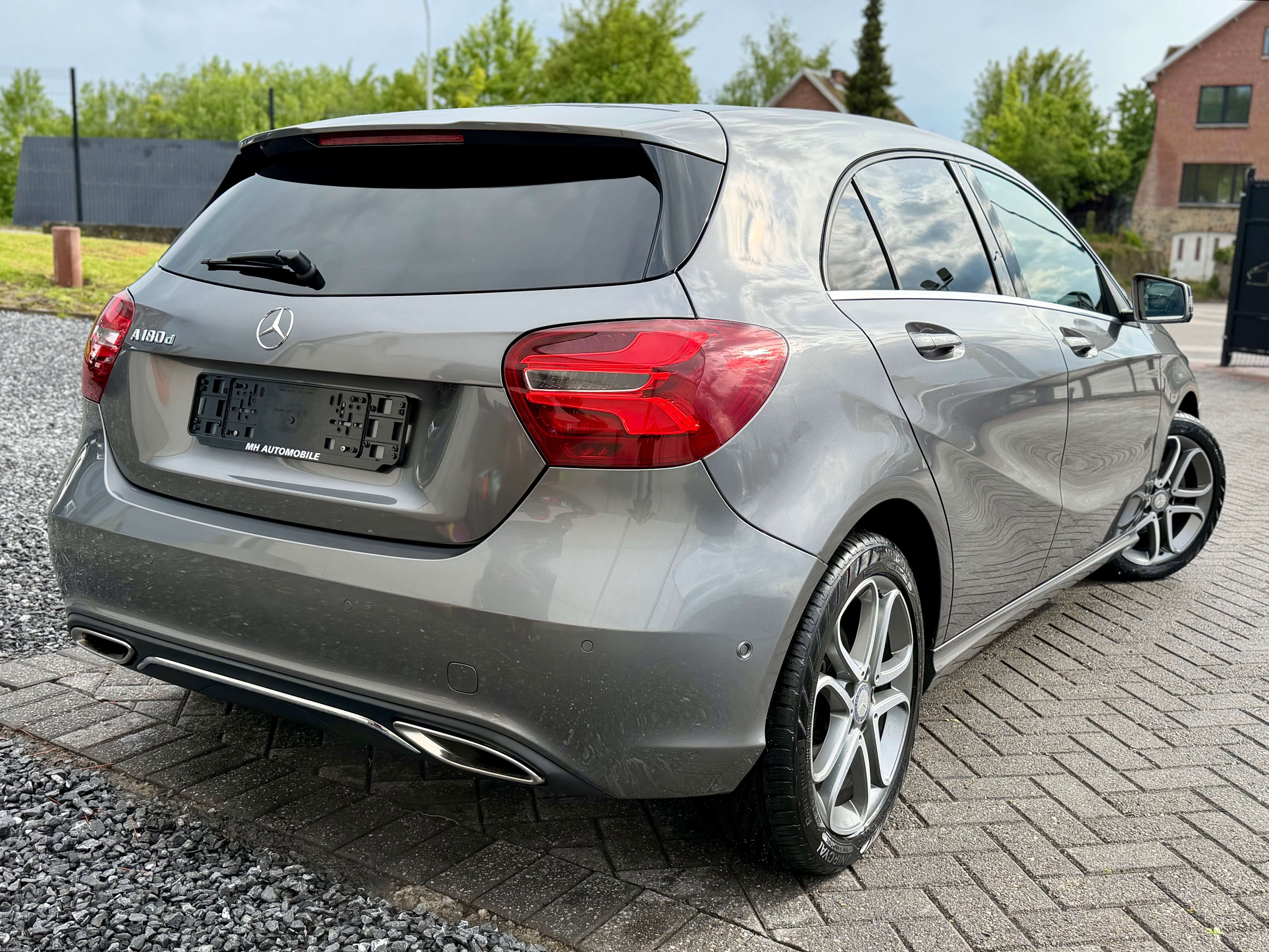 Mercedes-Benz A 180 A 180 d
