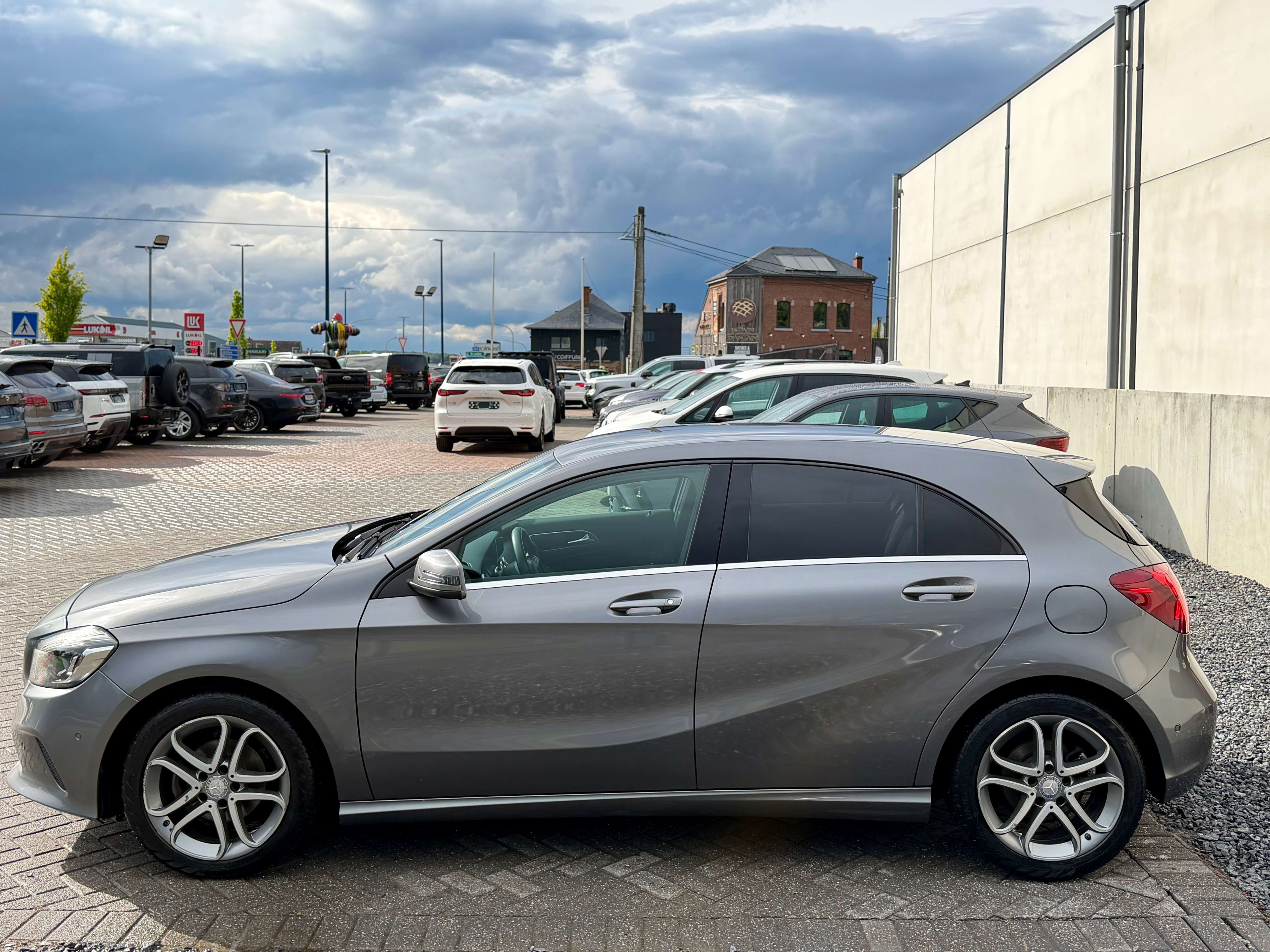 Mercedes-Benz A 180 A 180 d