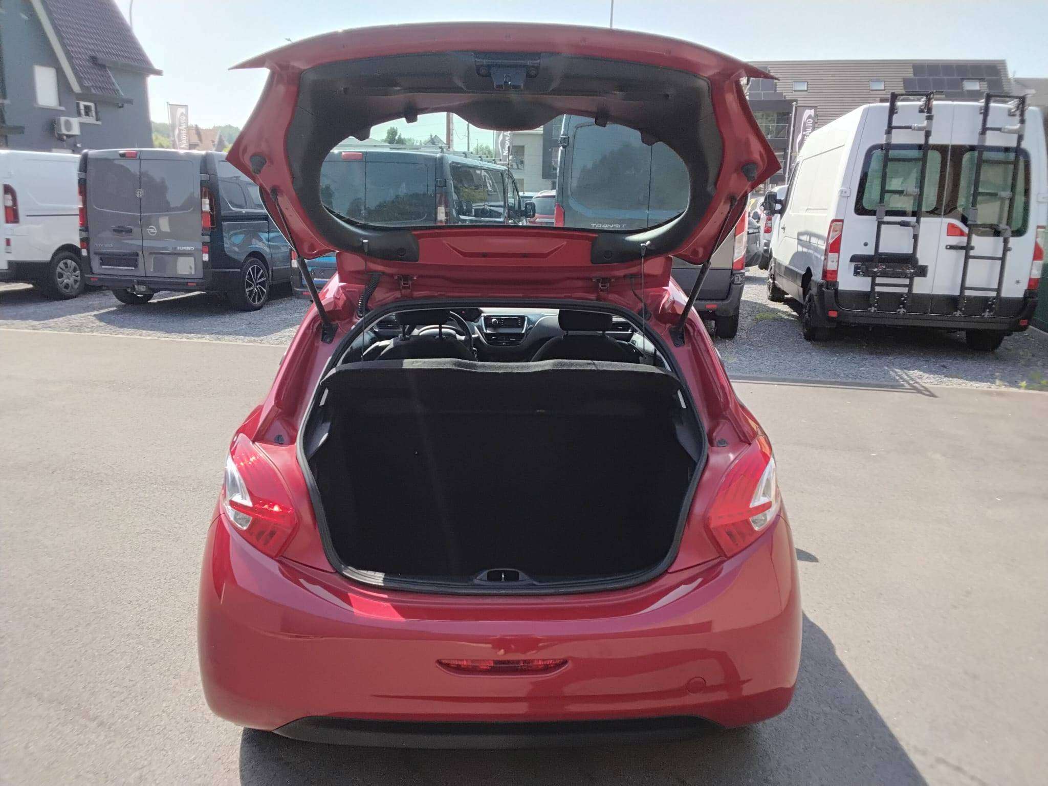 Peugeot 208 1.2i PureTech  1STE EIGENAAR AIRCO  CRUISE