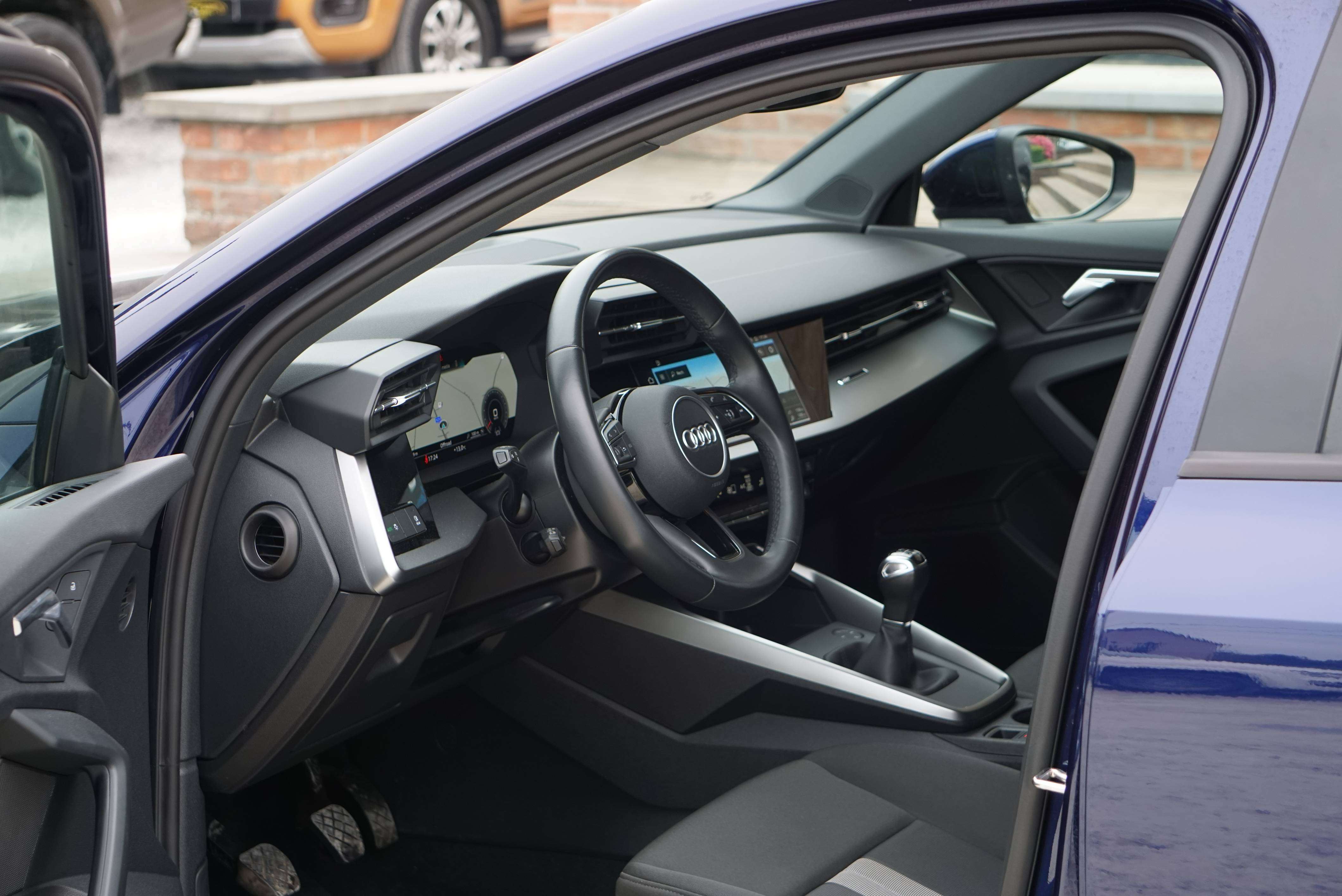 Audi A3 30 TDi 2.0 NAVI PDC CARPLAY CARNET COMPLET EURO 6d