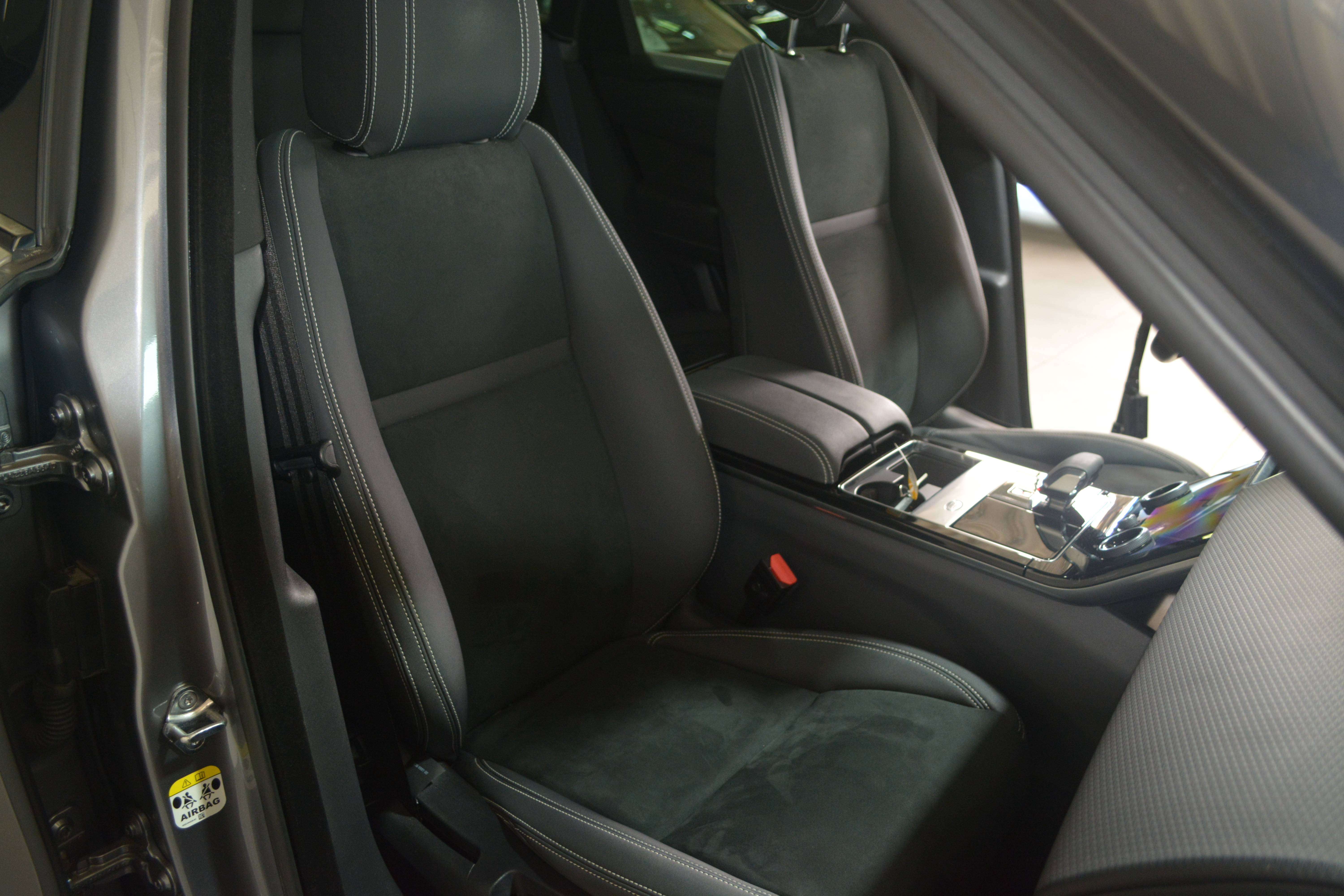 Land Rover Range Rover Velar Velar 2.0 L. BENZ. ELECTR. Turbo HSE / LEDER / NAVI + 360° CAM / PANORAMA