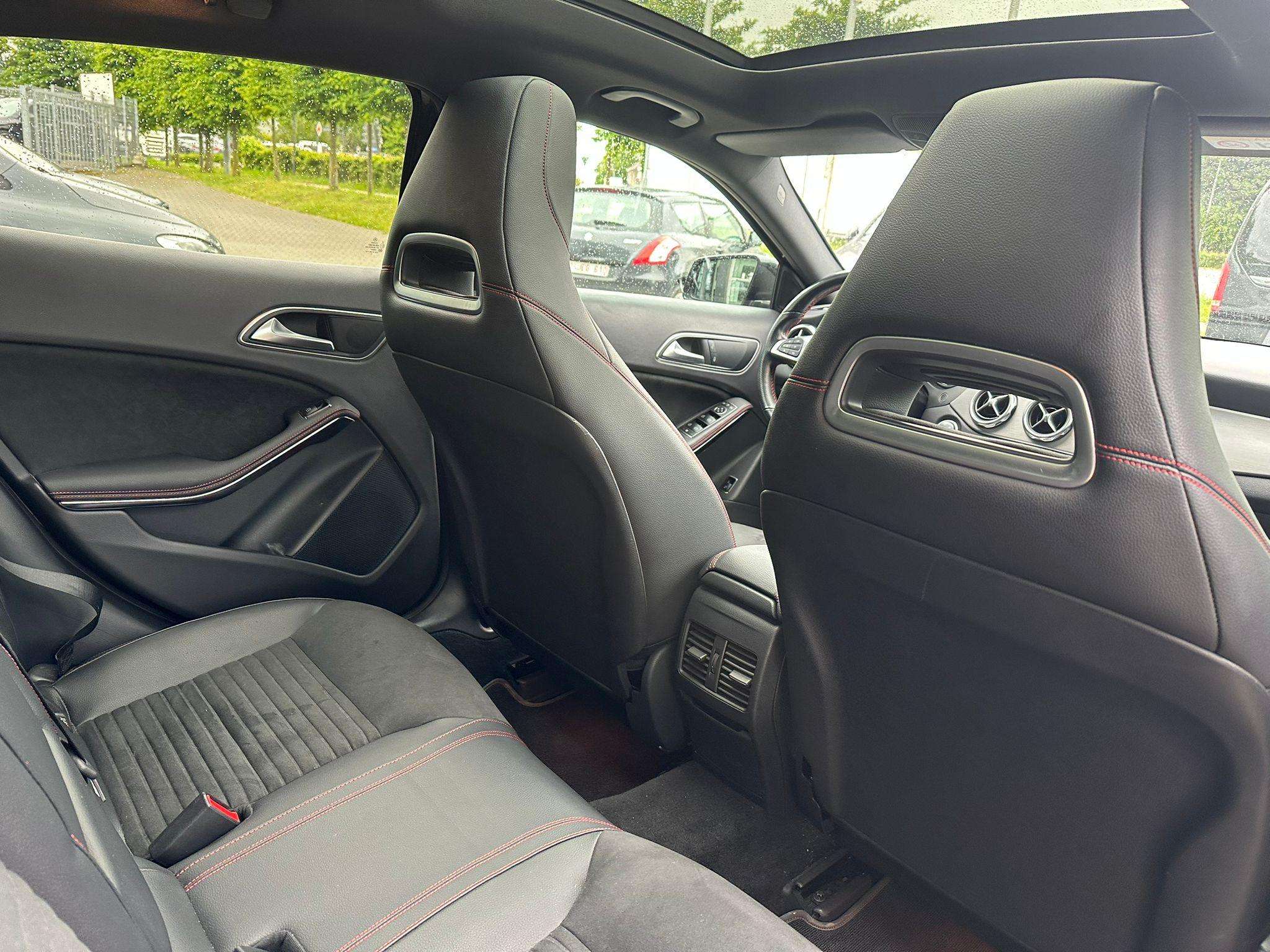Mercedes-Benz GLA 180 GLA AMG LINE