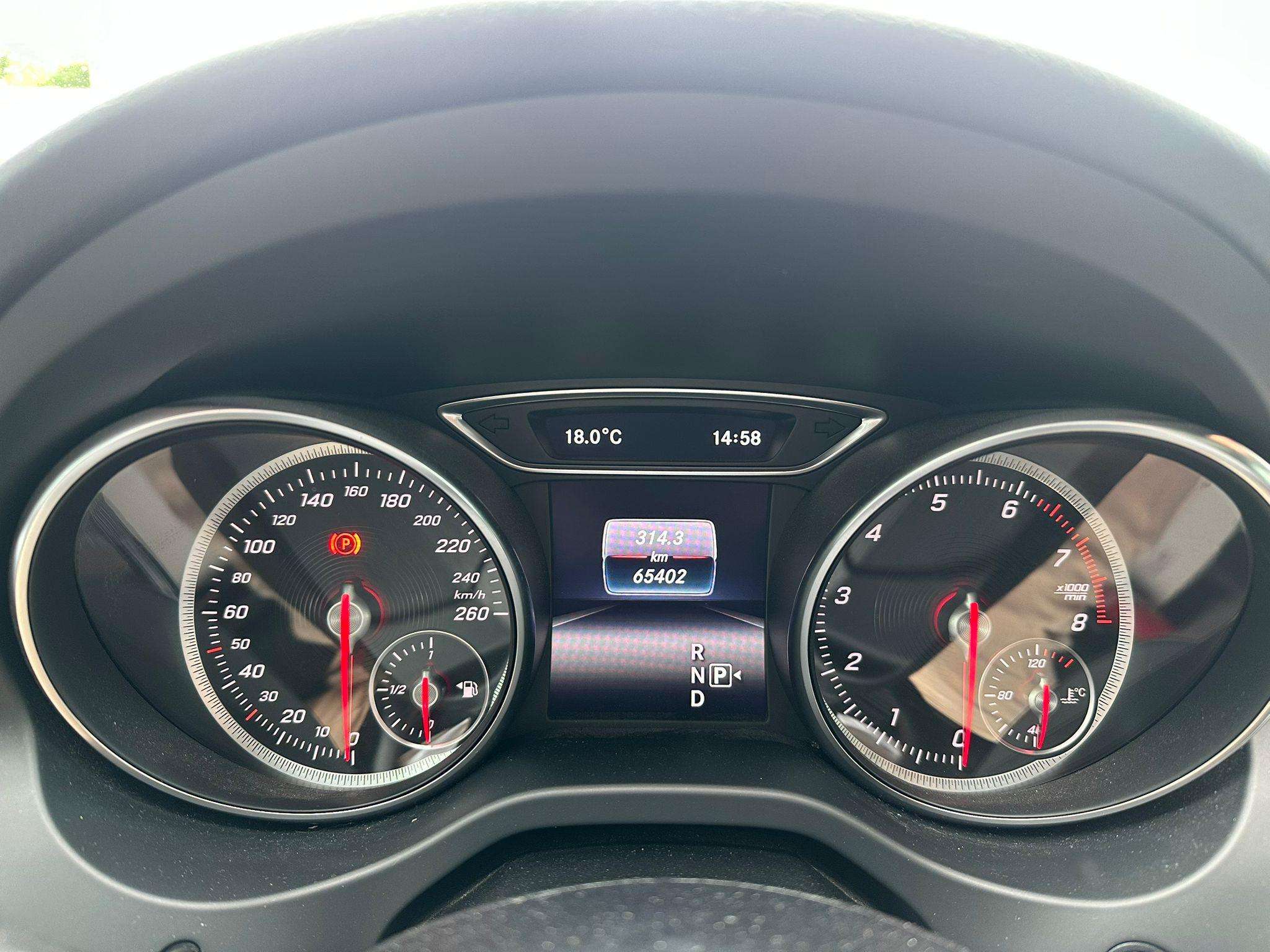 Mercedes-Benz GLA 180 GLA AMG LINE