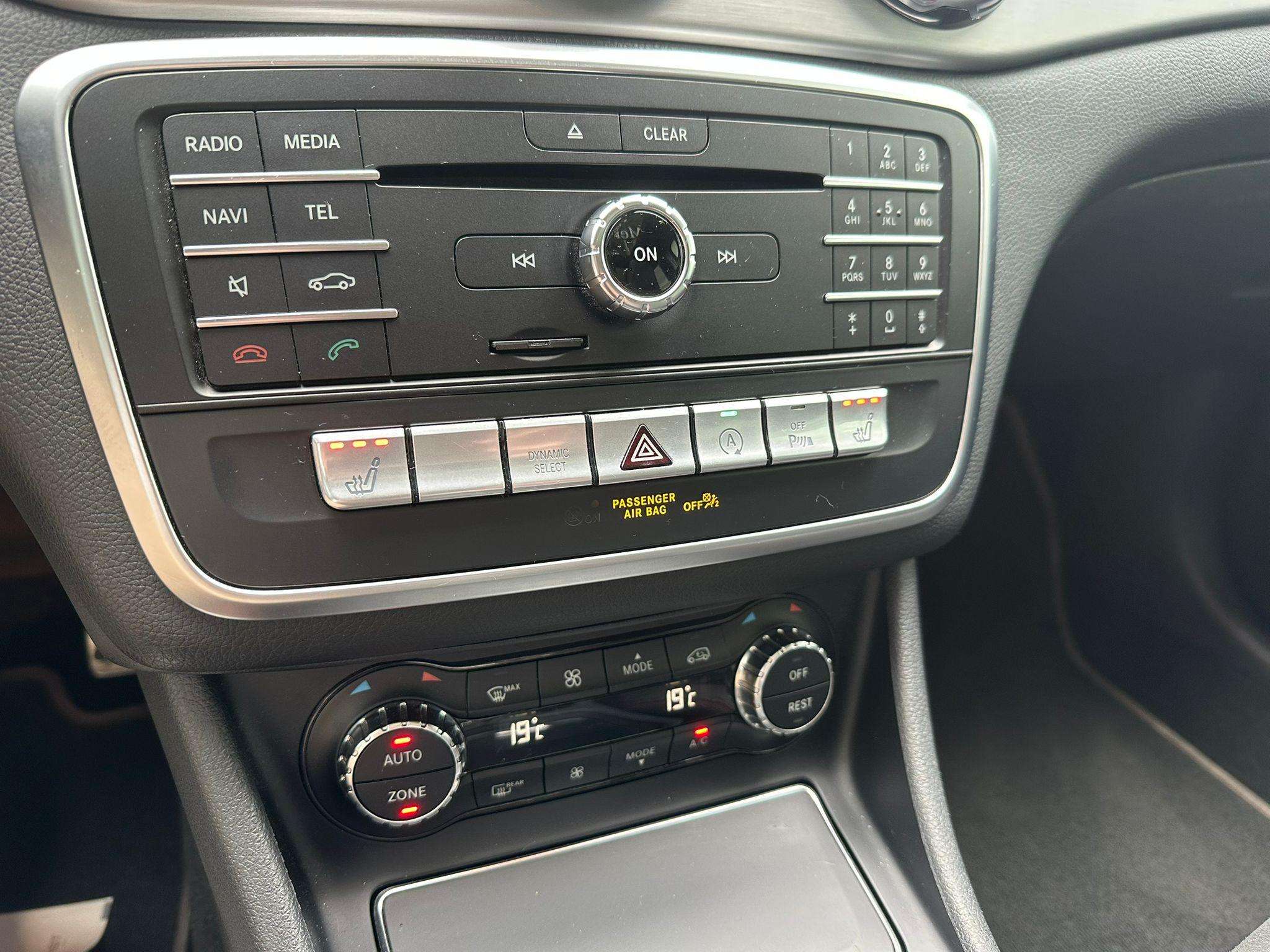 Mercedes-Benz GLA 180 GLA AMG LINE
