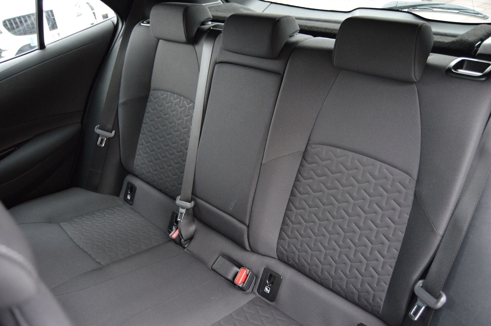 Toyota COROLLA 1.8 140CH DYNAMIC BUSINESS + PROGRAMME BEYOND ZERO ACADEMY MY23