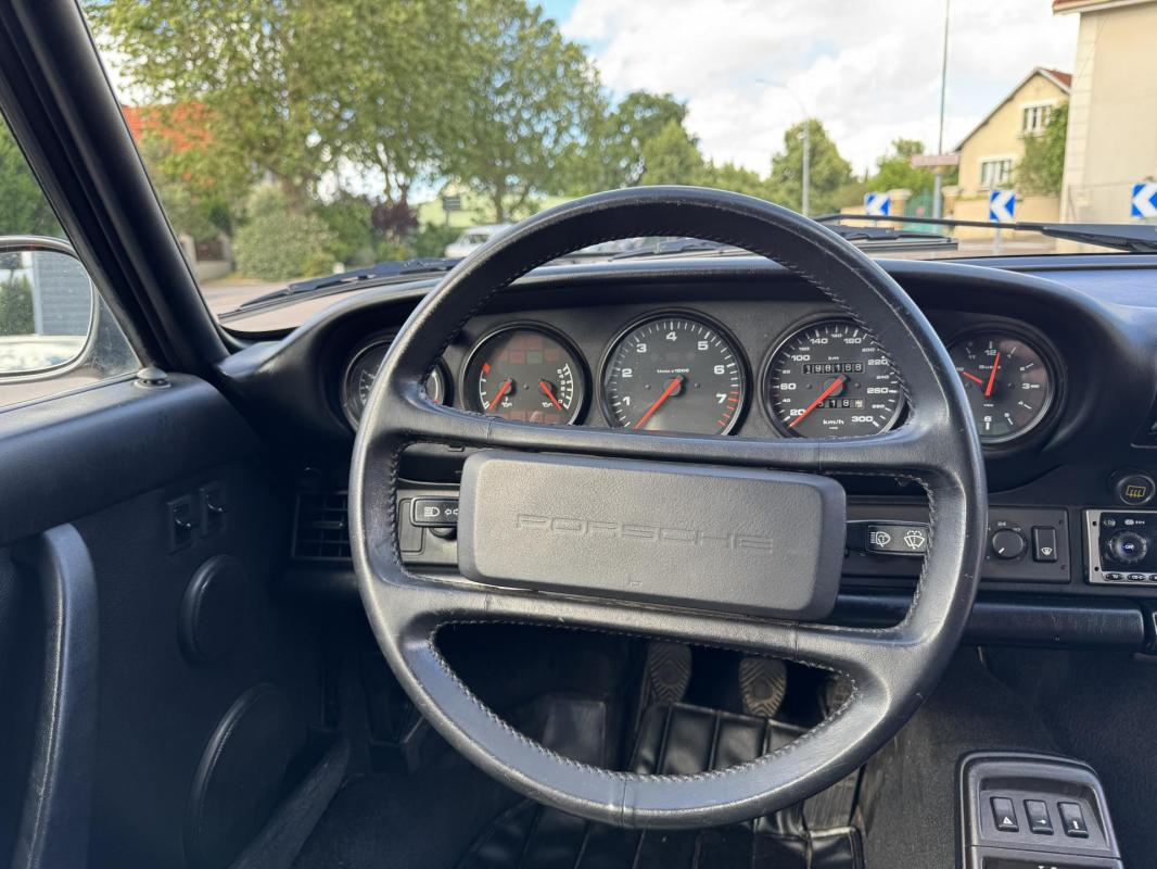 Porsche 911 3.6i - manuelle TYPE 964 COUPE Carrera 4