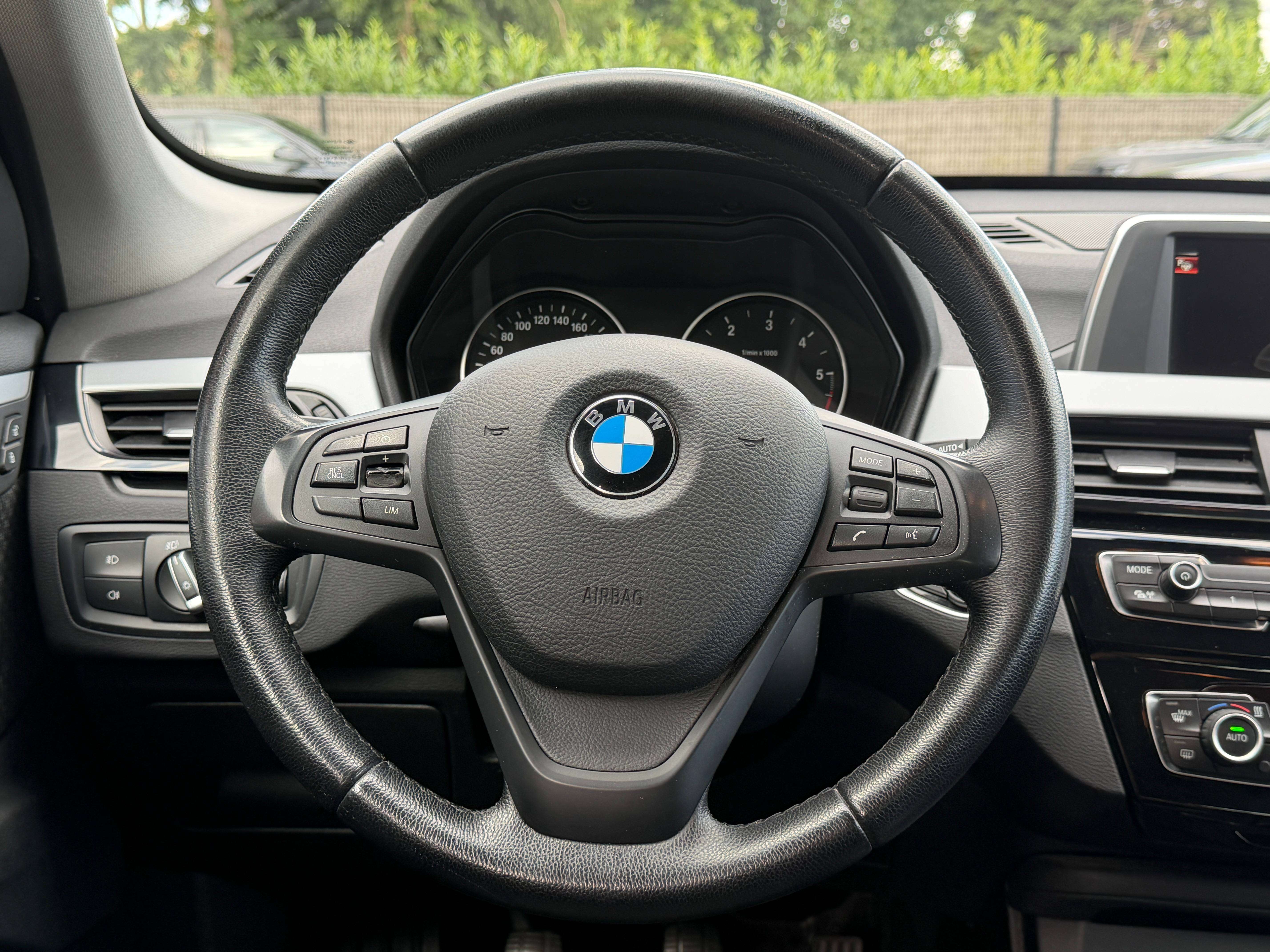 BMW X1 LED - Attelage - Radars de recul - Clim auto - Hayon électrique