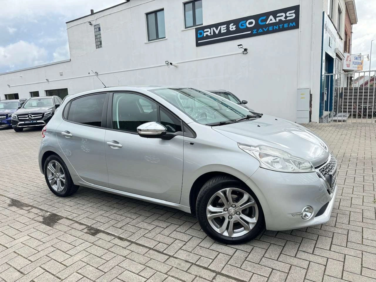 Peugeot 208 1.2i Style ** 1 JAAR GARANTIE ** !!