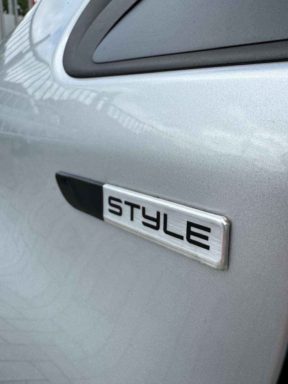 Peugeot 208 1.2i Style ** 1 JAAR GARANTIE ** !!