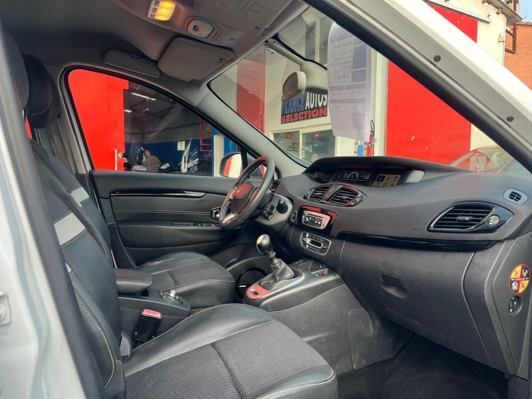 Renault Scenic BOSE 1.5L DCI 110 CH 7 PLACES - AVEC GPS TOMTOM | ENTIÈREMENT RÉVISÉE & GARANTIE