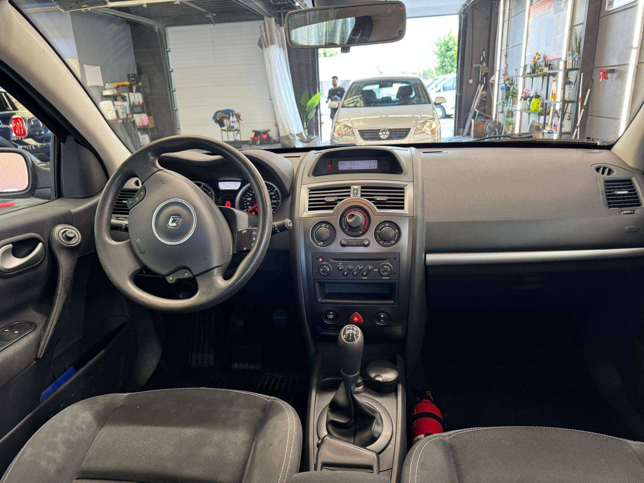 Renault Megane BENZINE bj2009 MANUEEL 122000KM