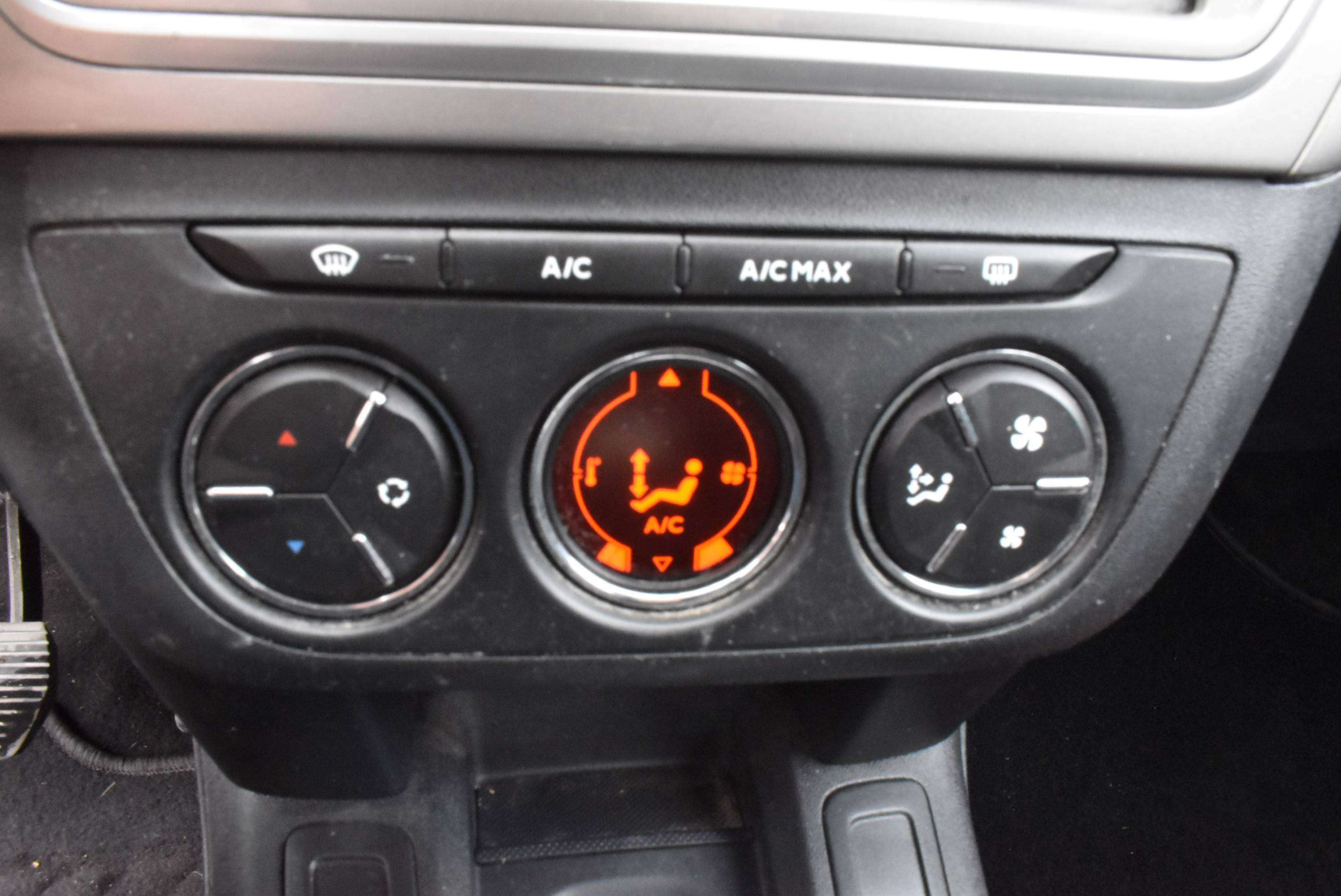 Citroen C-Elysée 1.2i Seduction Airco/GPS ***12M GARANTIE***