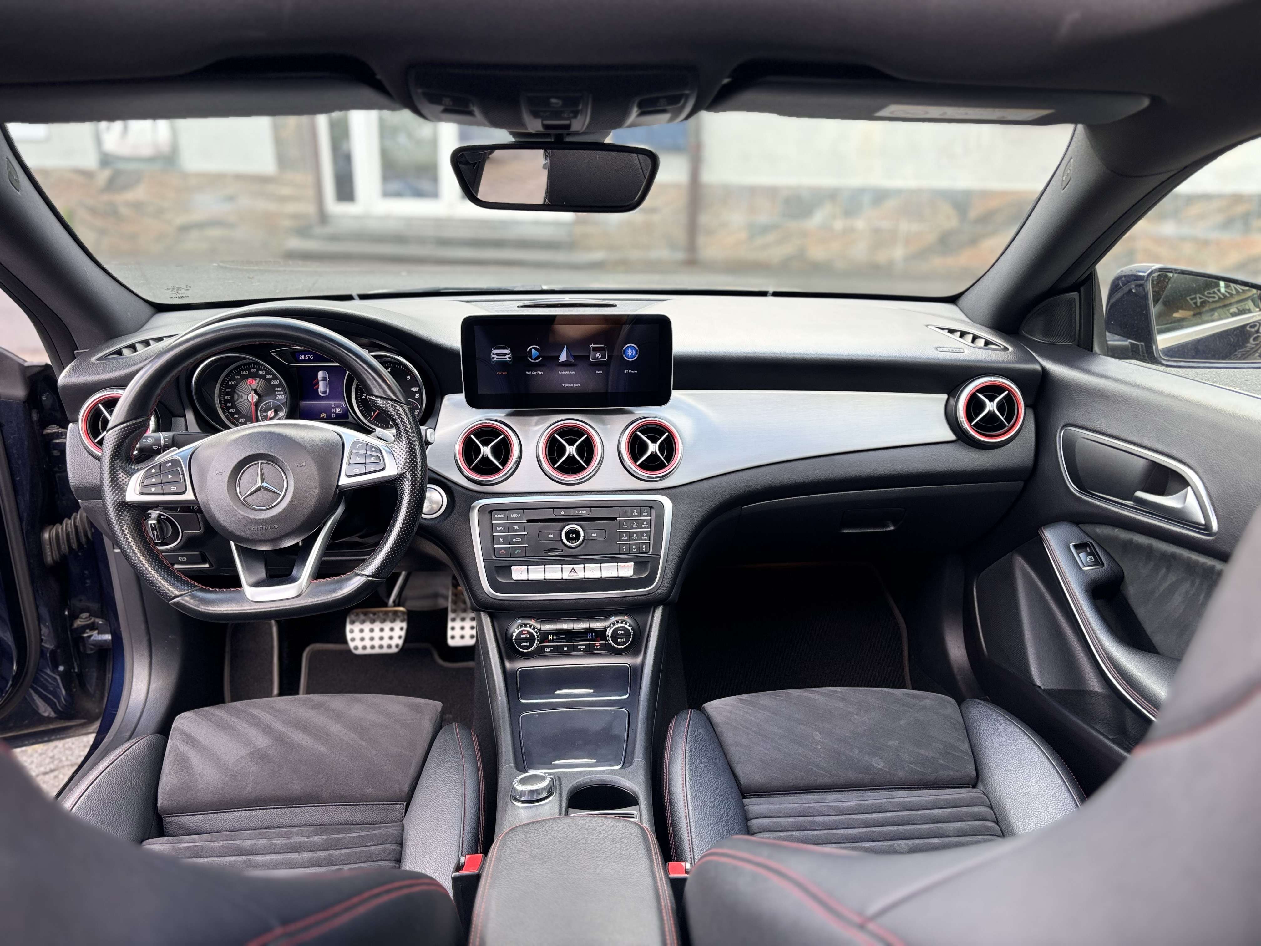 Mercedes-Benz CLA 180 CLA 180 d AMG Pack Dynamic Select Panoramisch Dak