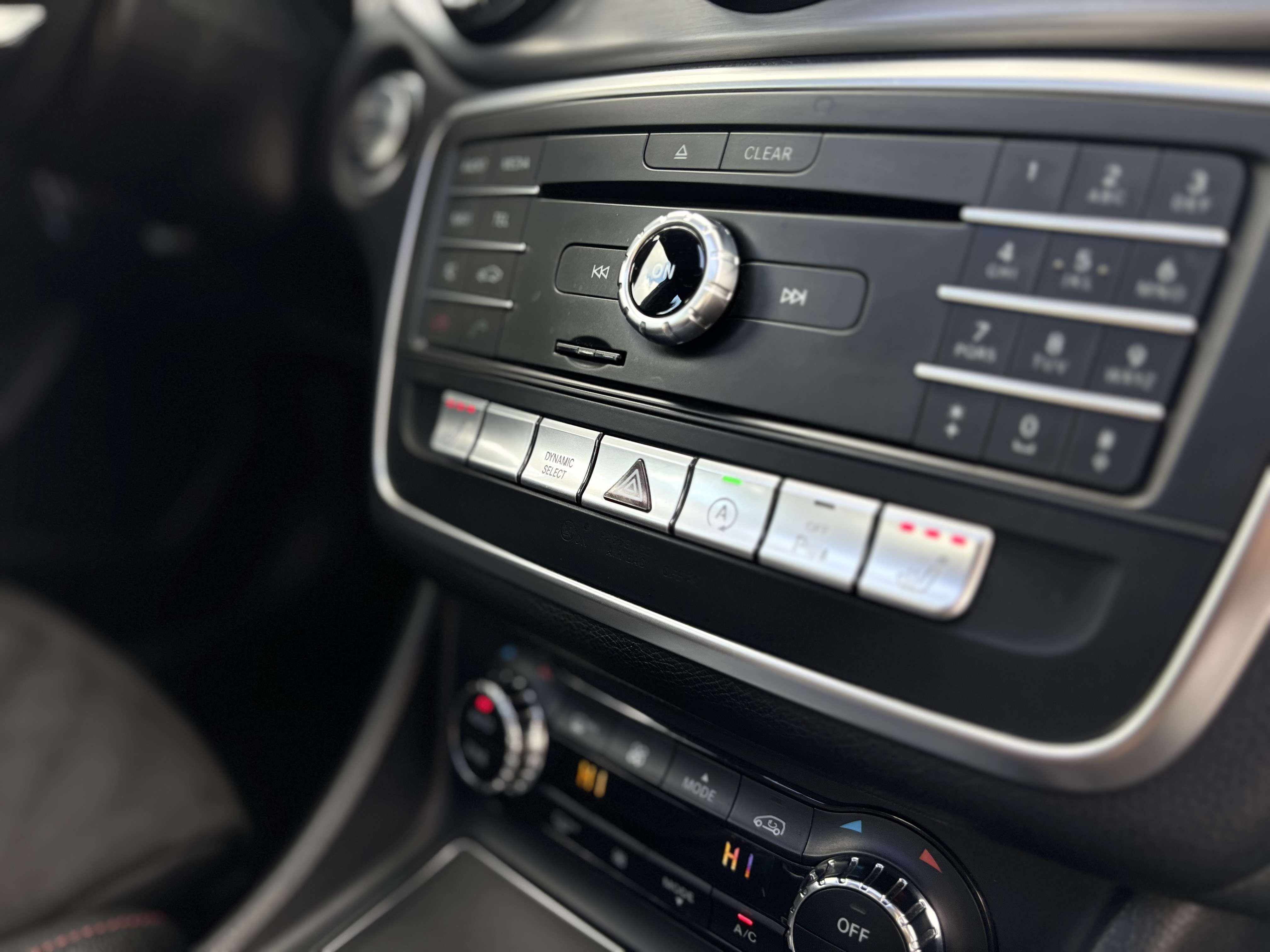Mercedes-Benz CLA 180 CLA 180 d AMG Pack Dynamic Select Panoramisch Dak